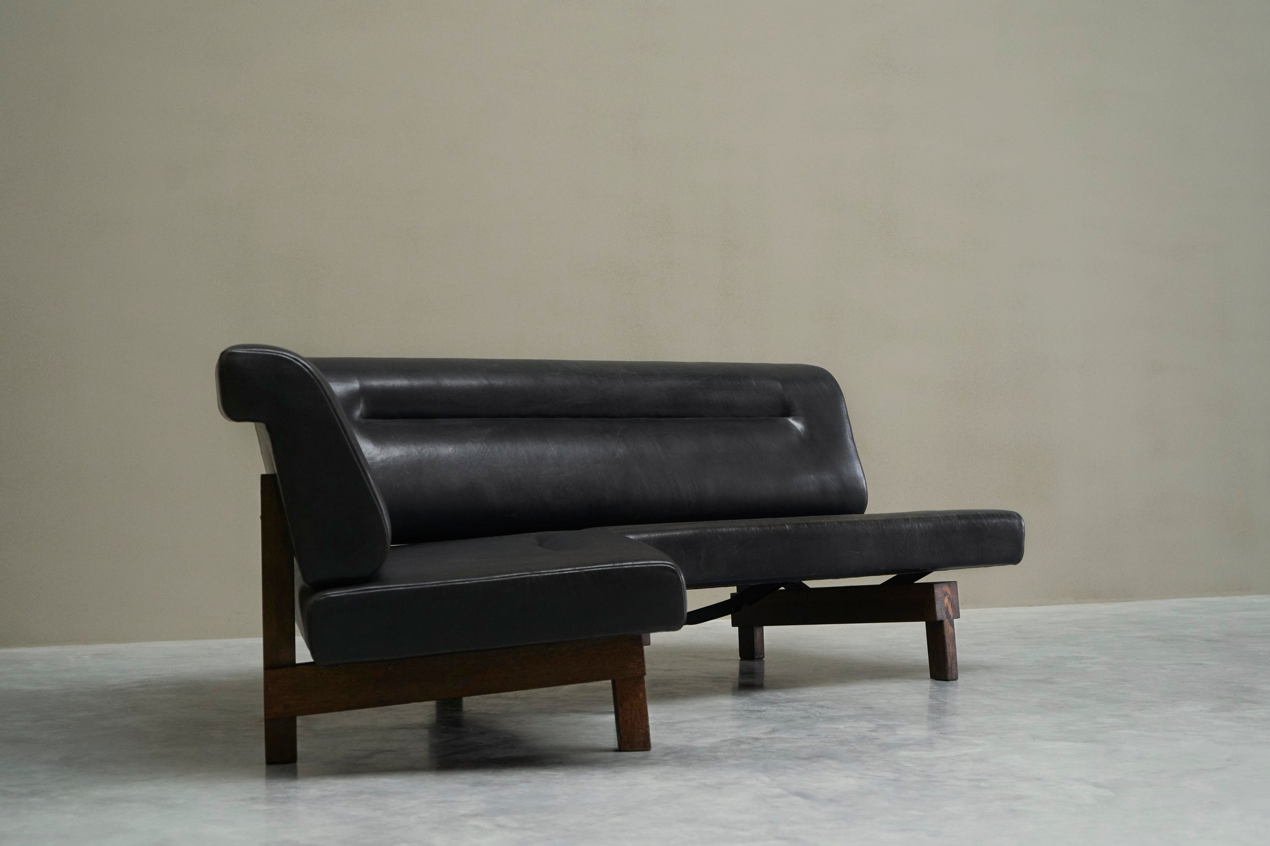 Martin Visser One-Off Boomerang Sofa in Solid Wengé and Black Leather — view 9