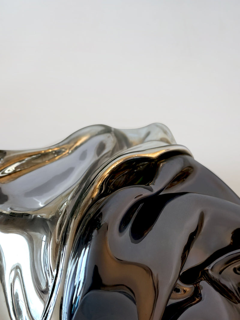 Nacre I' Sculpture — close-up of glossy black and silver surface