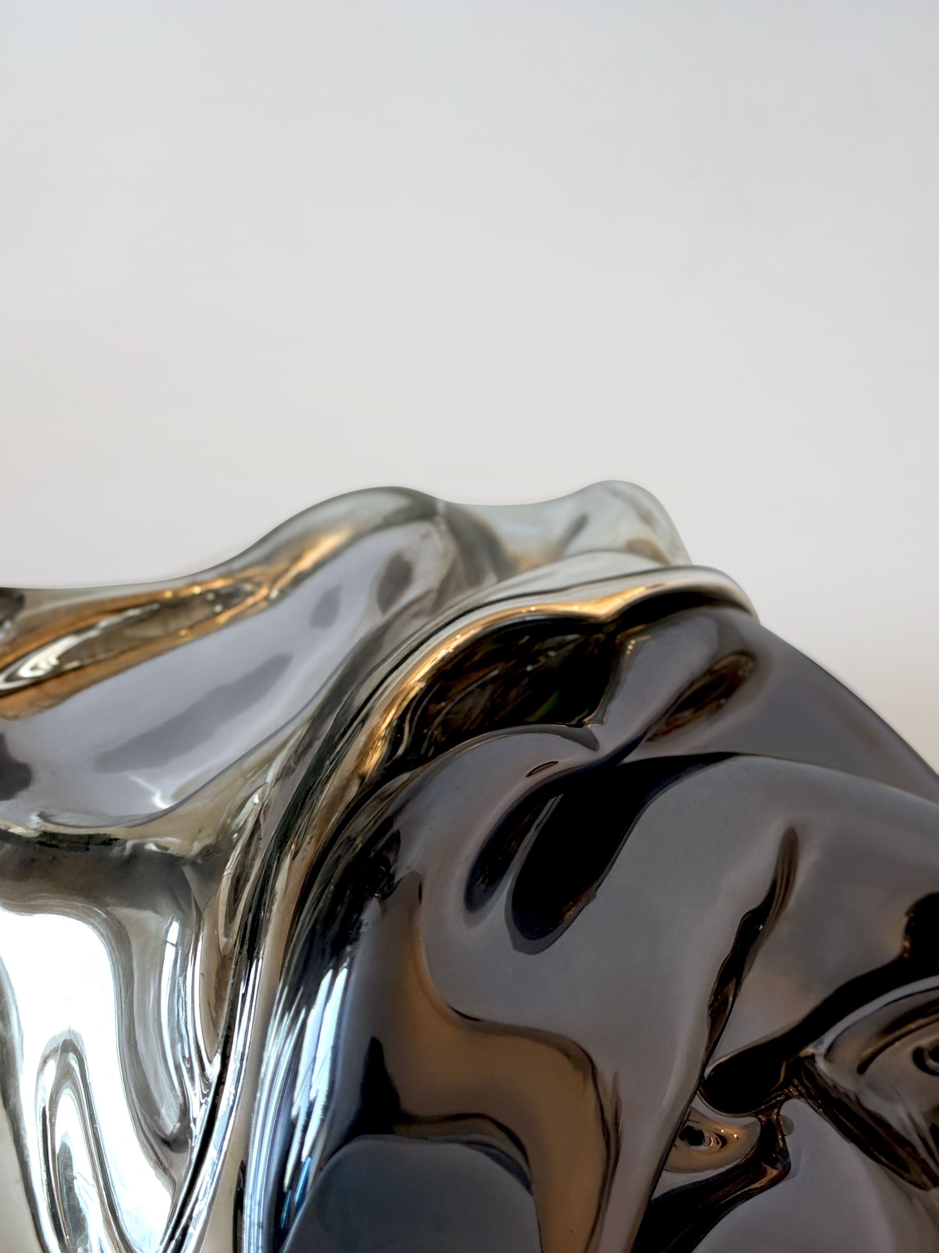 Nacre I' Sculpture — close-up of glossy black and silver surface