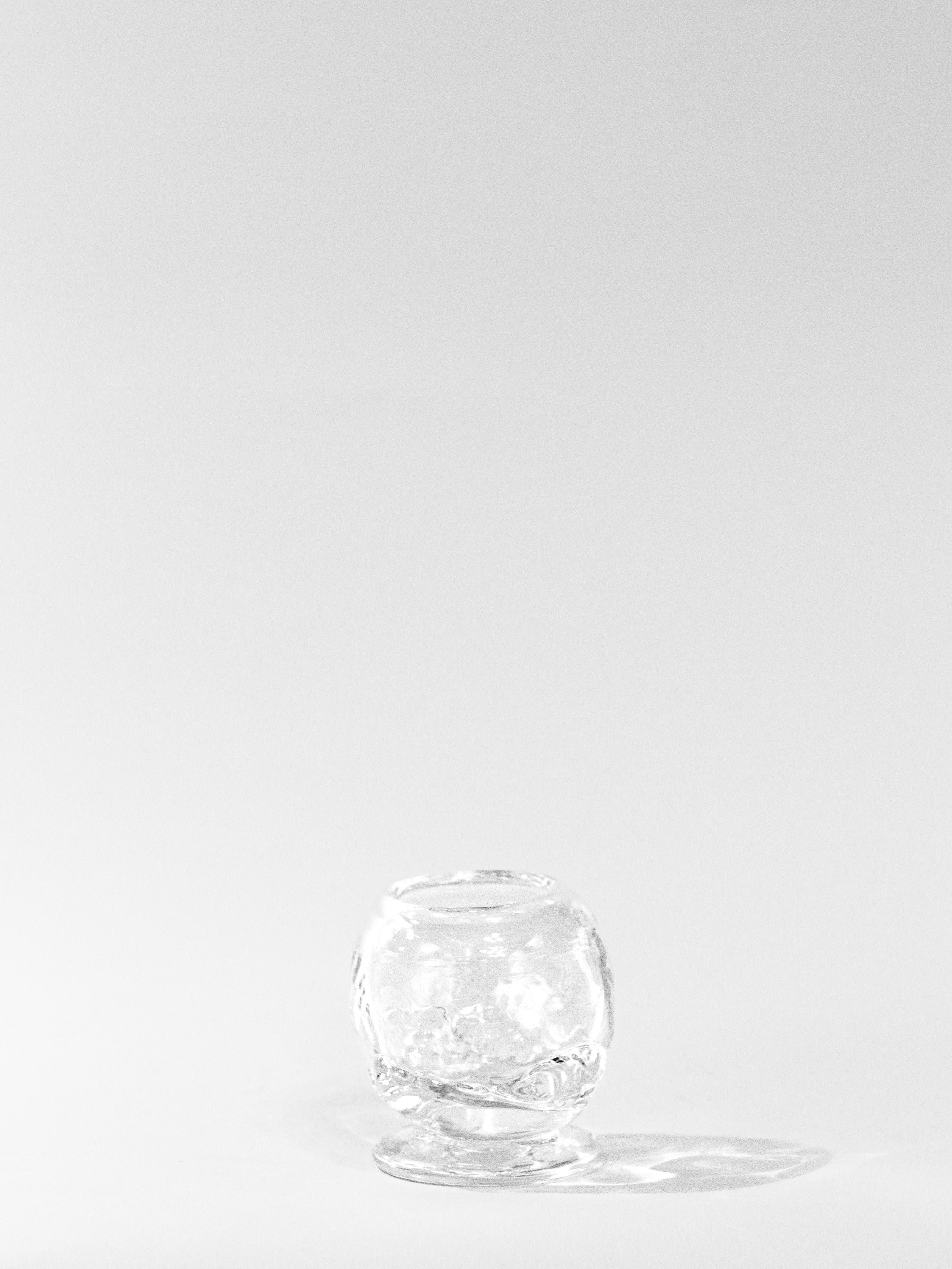 Organic Round Table Glass — top view of clear glass design