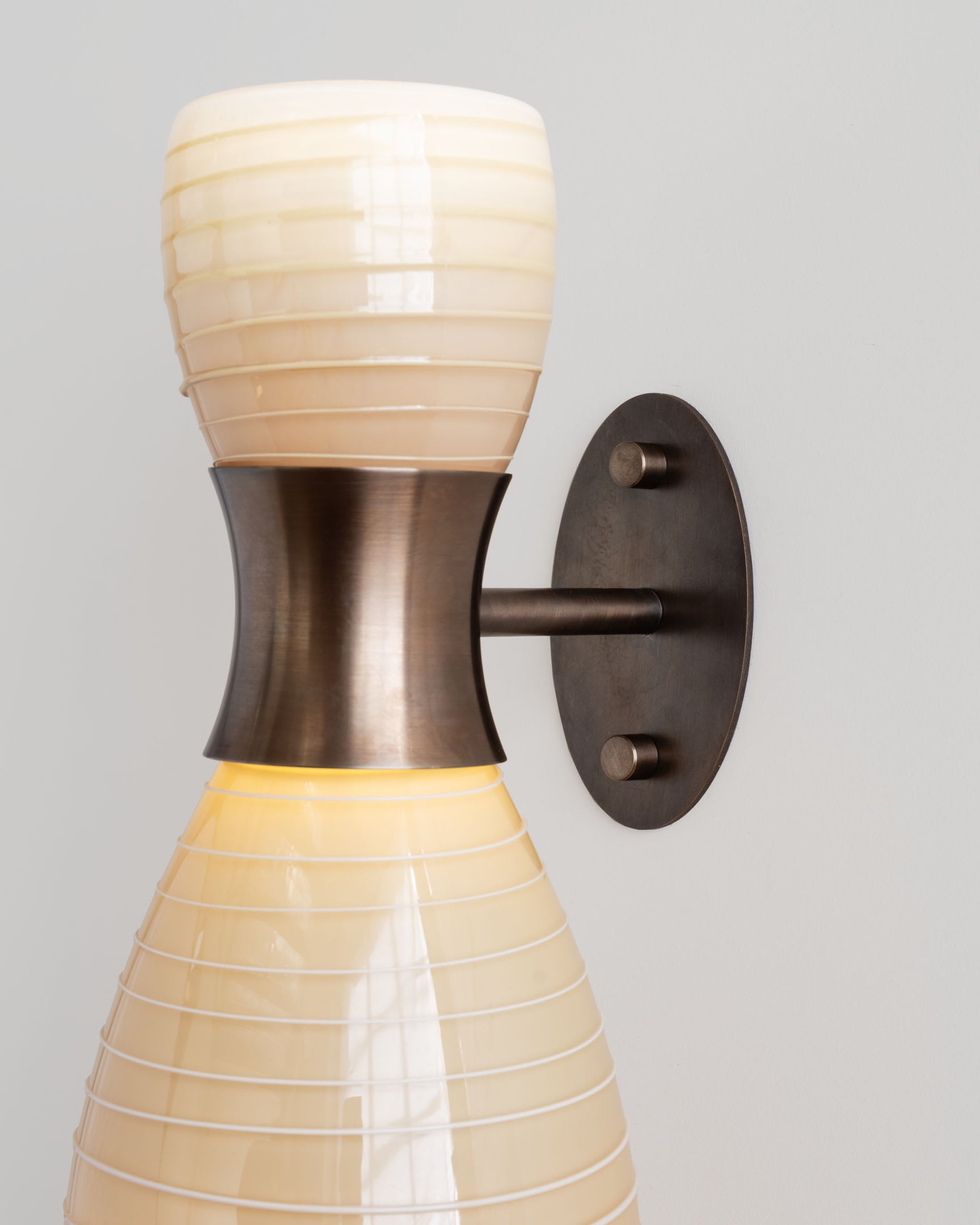 Applique Taff en verre soufflé à la main et laiton