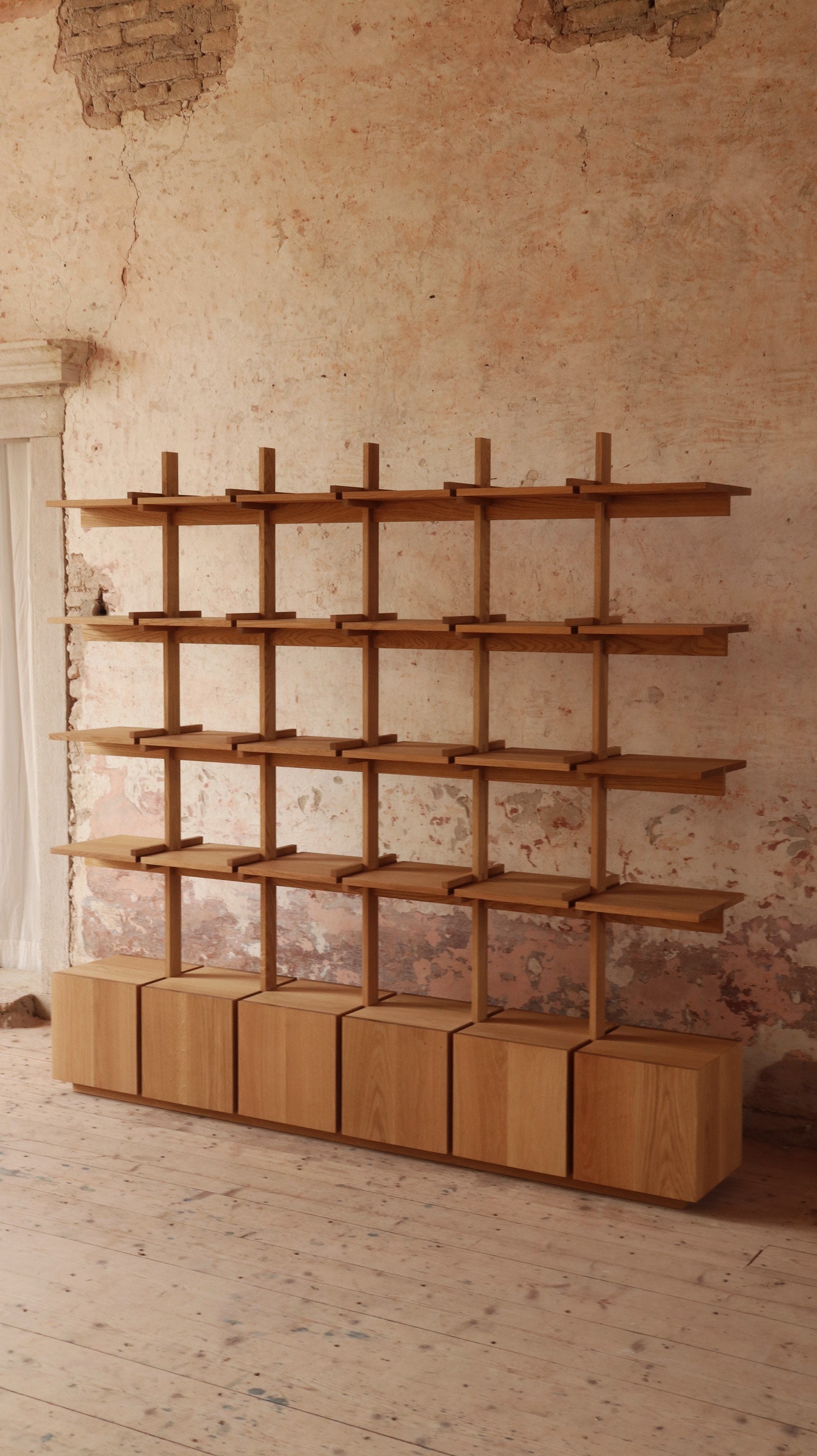 Veliero modular wooden bookshelf system with open shelving design