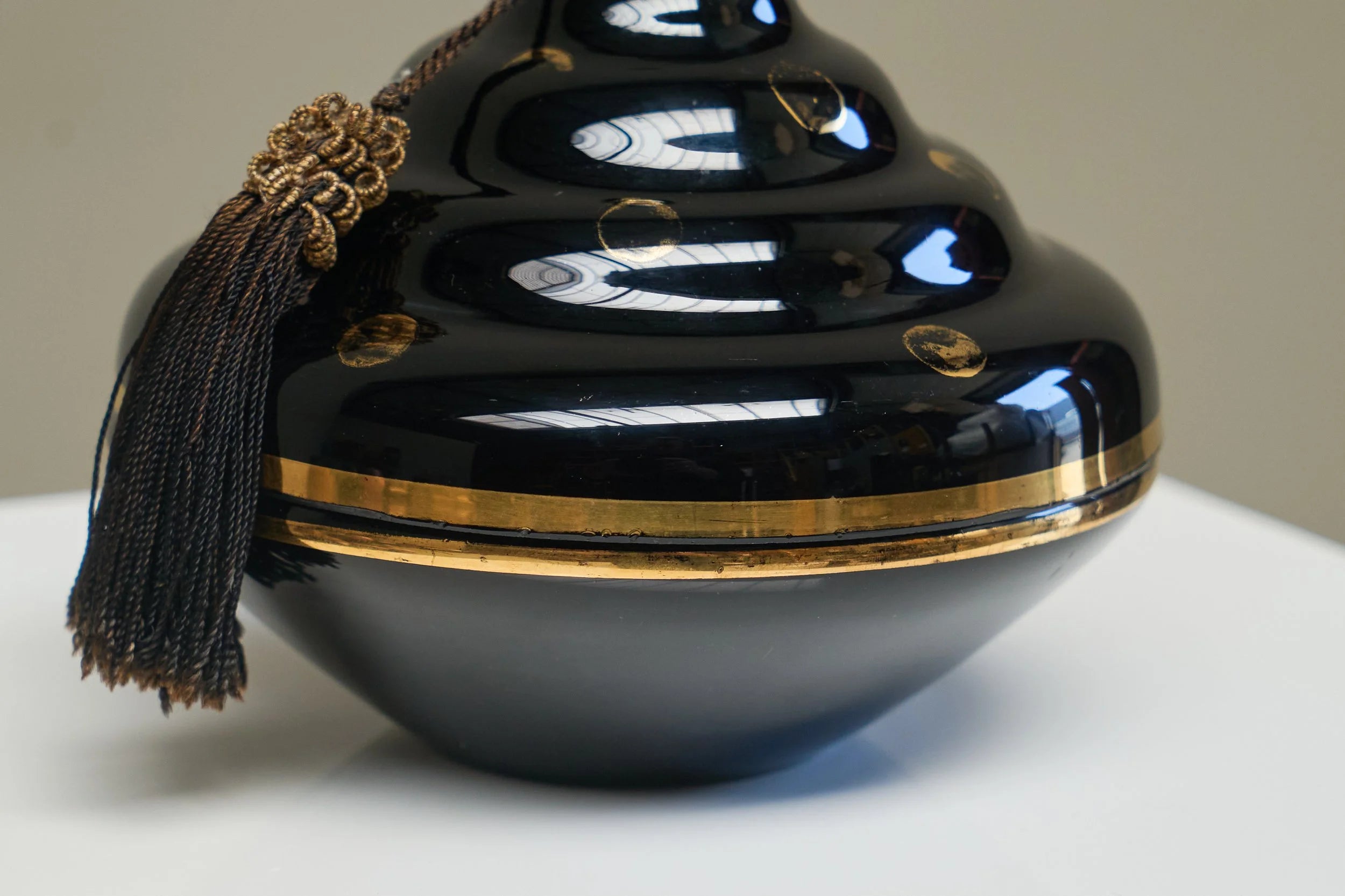 Art Deco Lidded Box with Tassel 'Booms Glass De Rupel' Belgium 1940s — in context