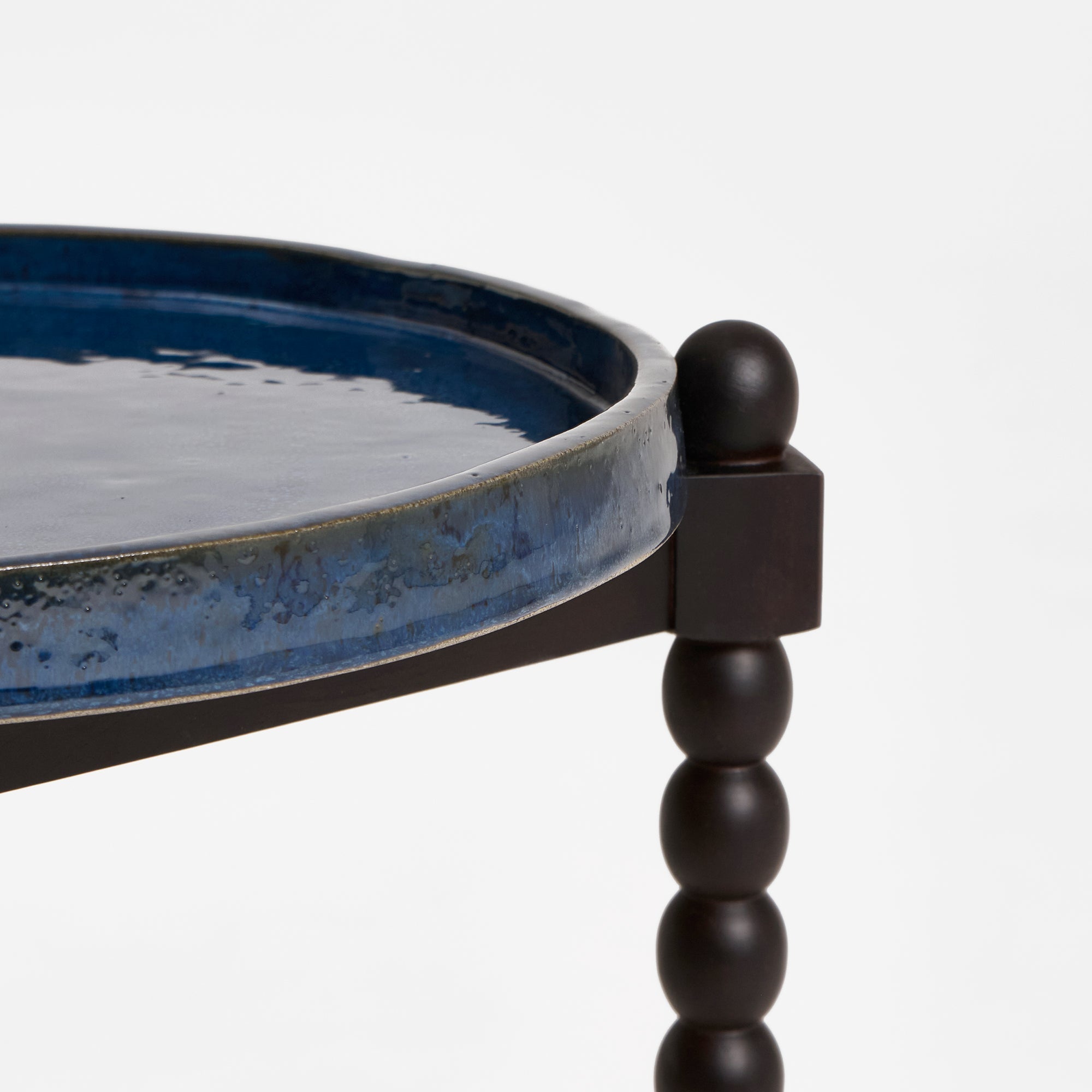 Bolha Tray Table — close-up