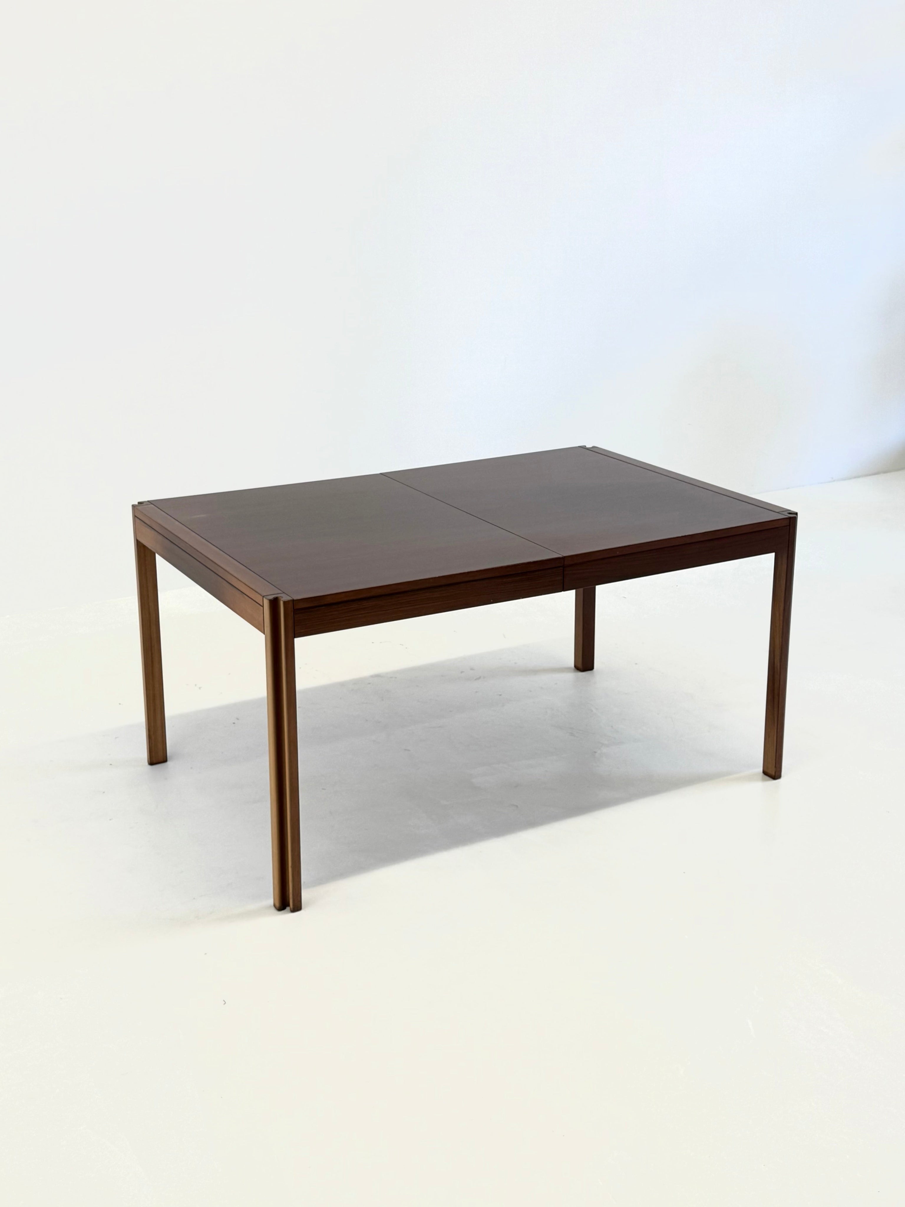 4D wooden vintage dining table by Angelo Mangiarotti for Molteni by Wintage | The Oblist