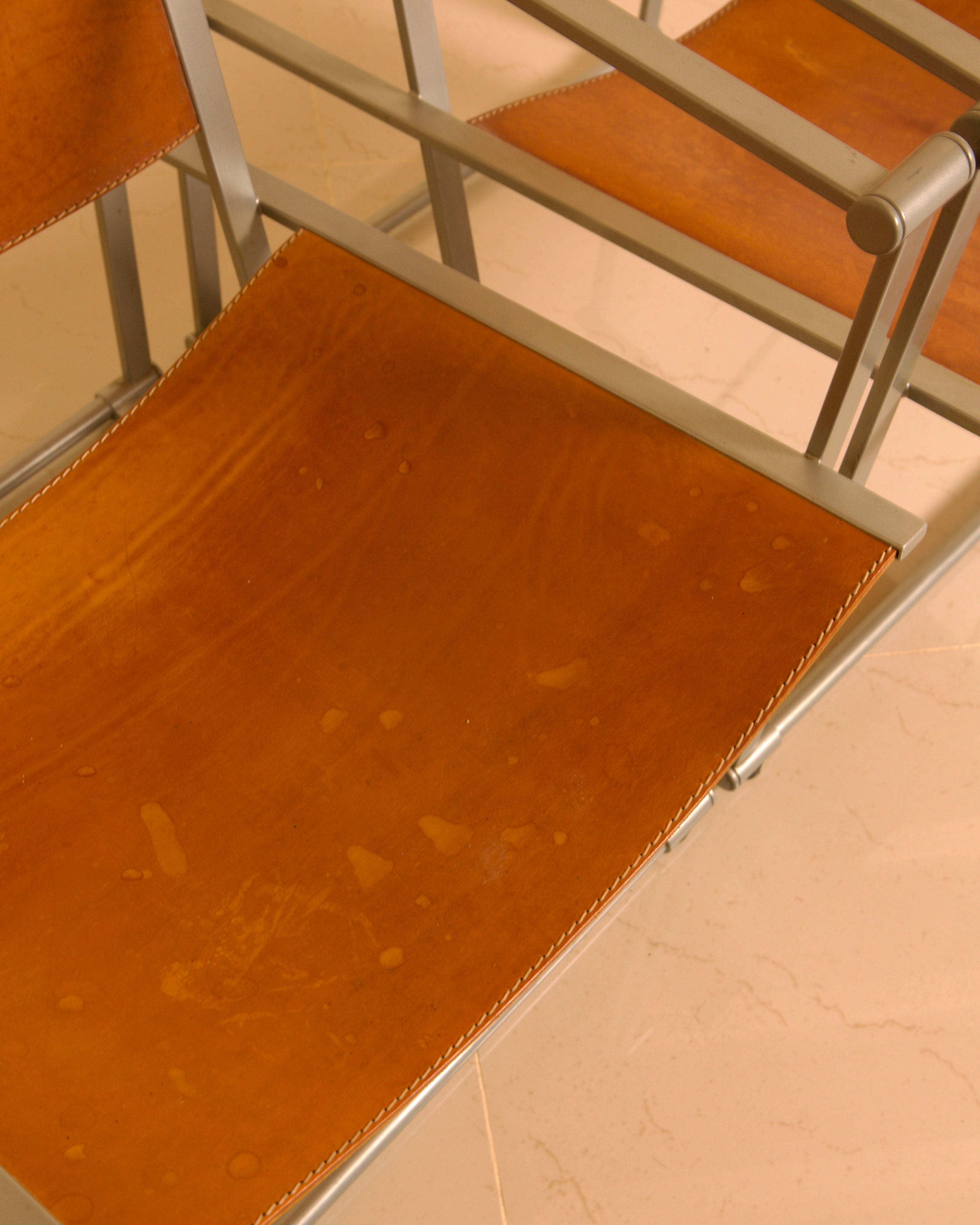 Pair of "FM62" Armchairs by Radboud van Beekum for Pastoe, 1980s — close-up of leather seat detail