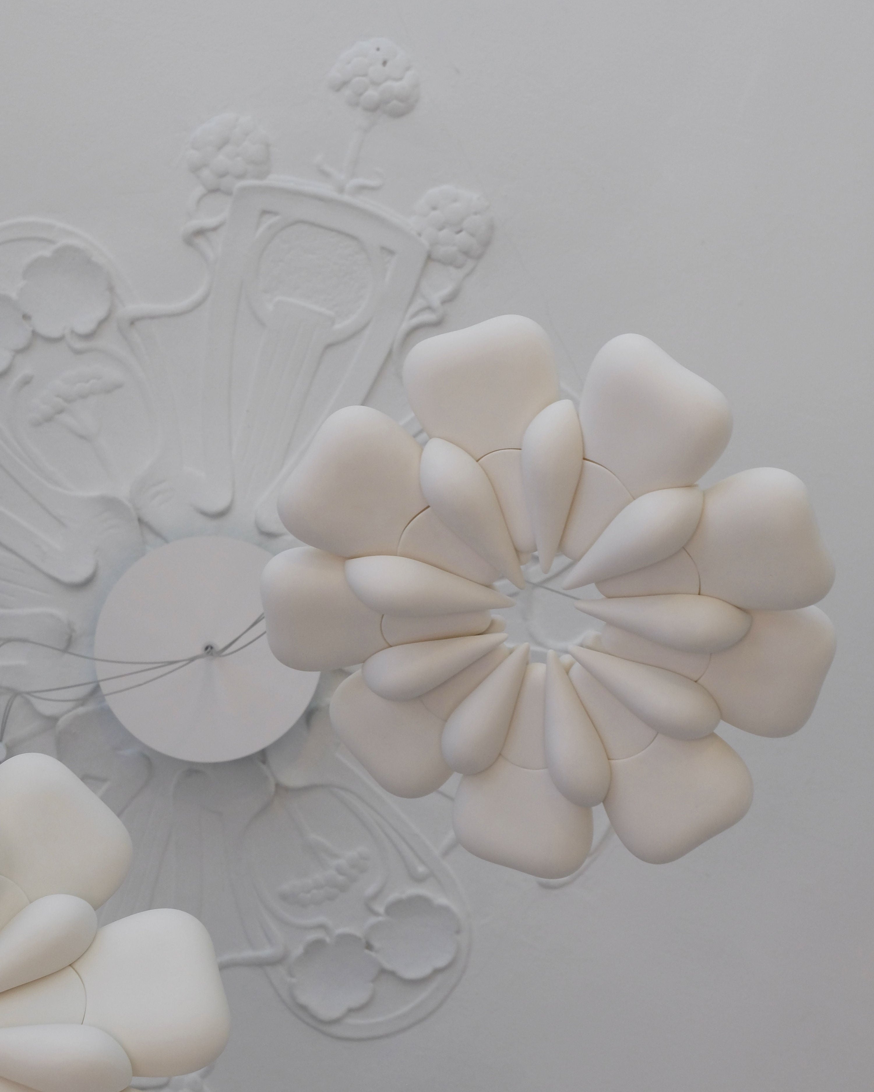 Pelagi' Pendant Light — close-up of white ceramic petals