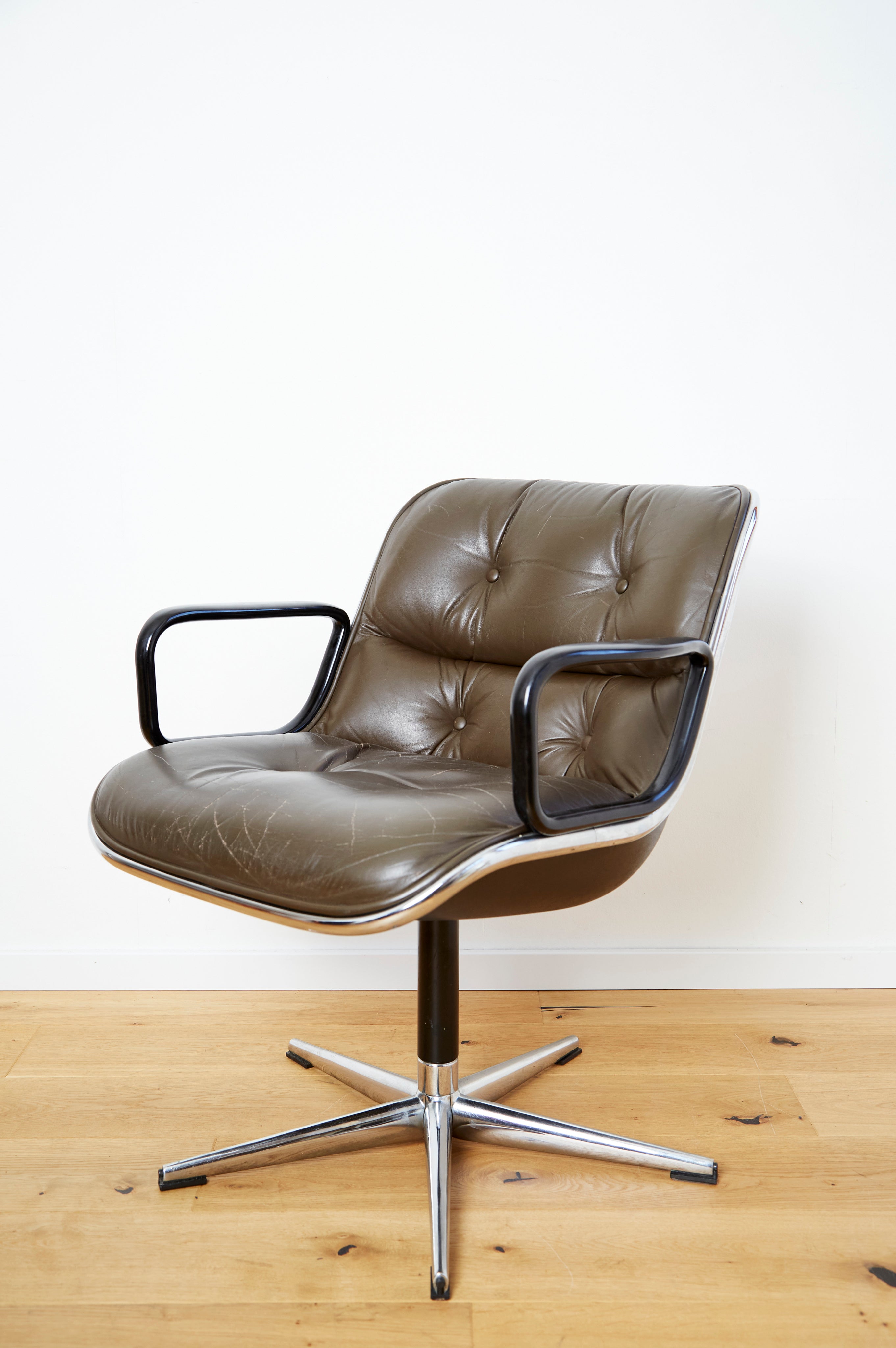 Charles Pollock "Executive Chair" for Knoll International — close-up of brown leather upholstery