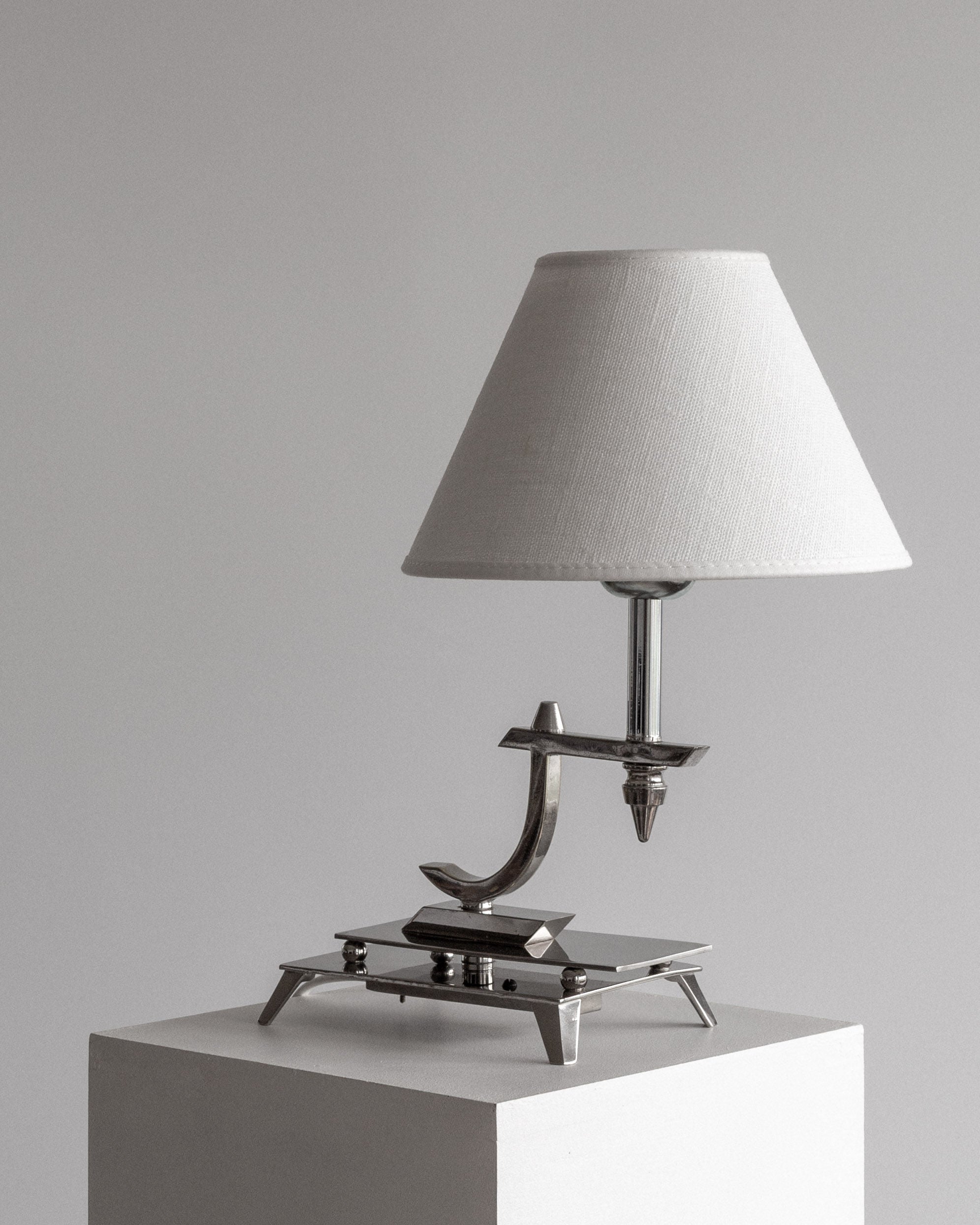 Sculptural Chrome Art Deco Table Lamp, 1930s — close-up of chrome base and fabric shade