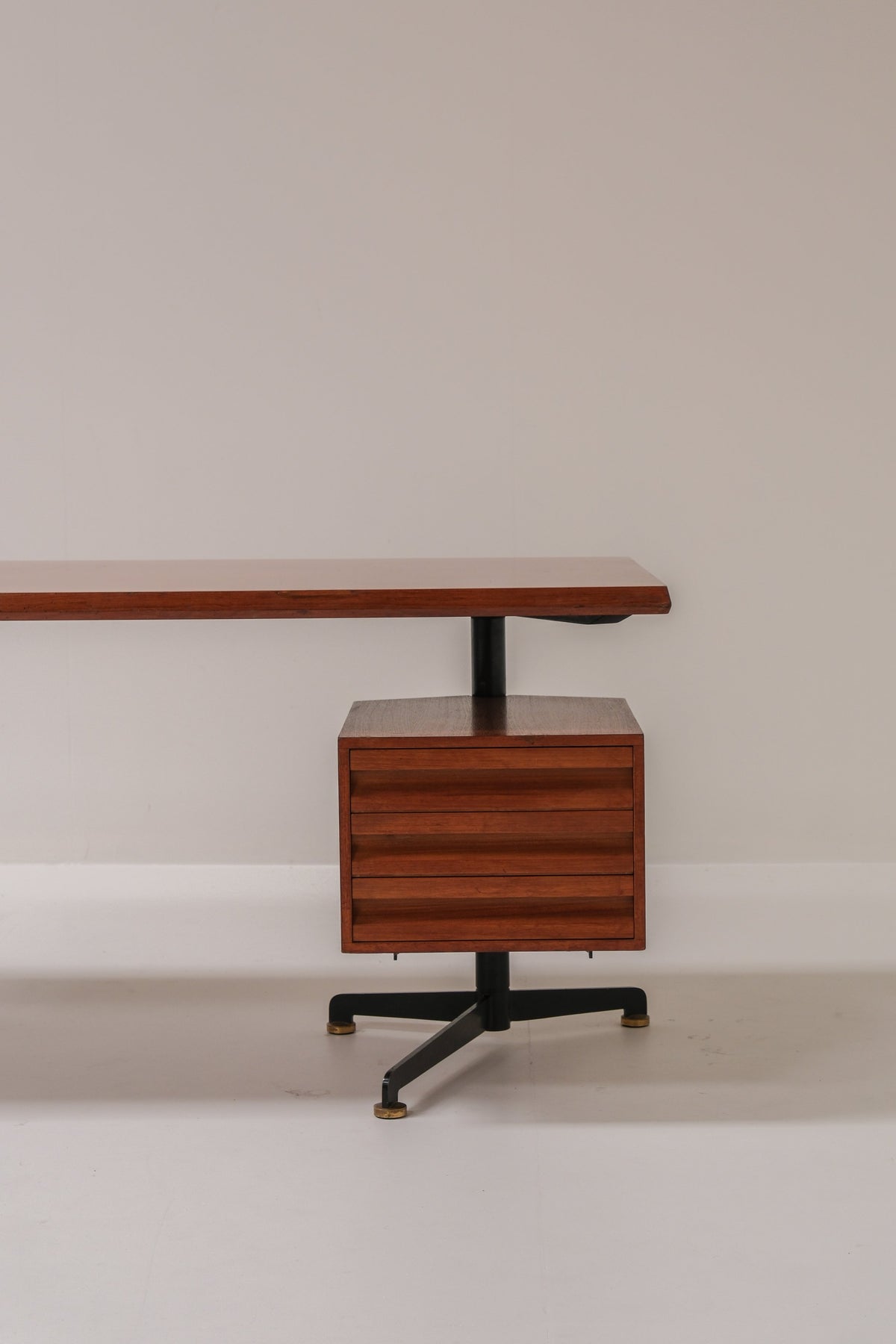 Osvaldo Borsani T95 Executive Desk for Tecno, Italy, 1956 — additional view