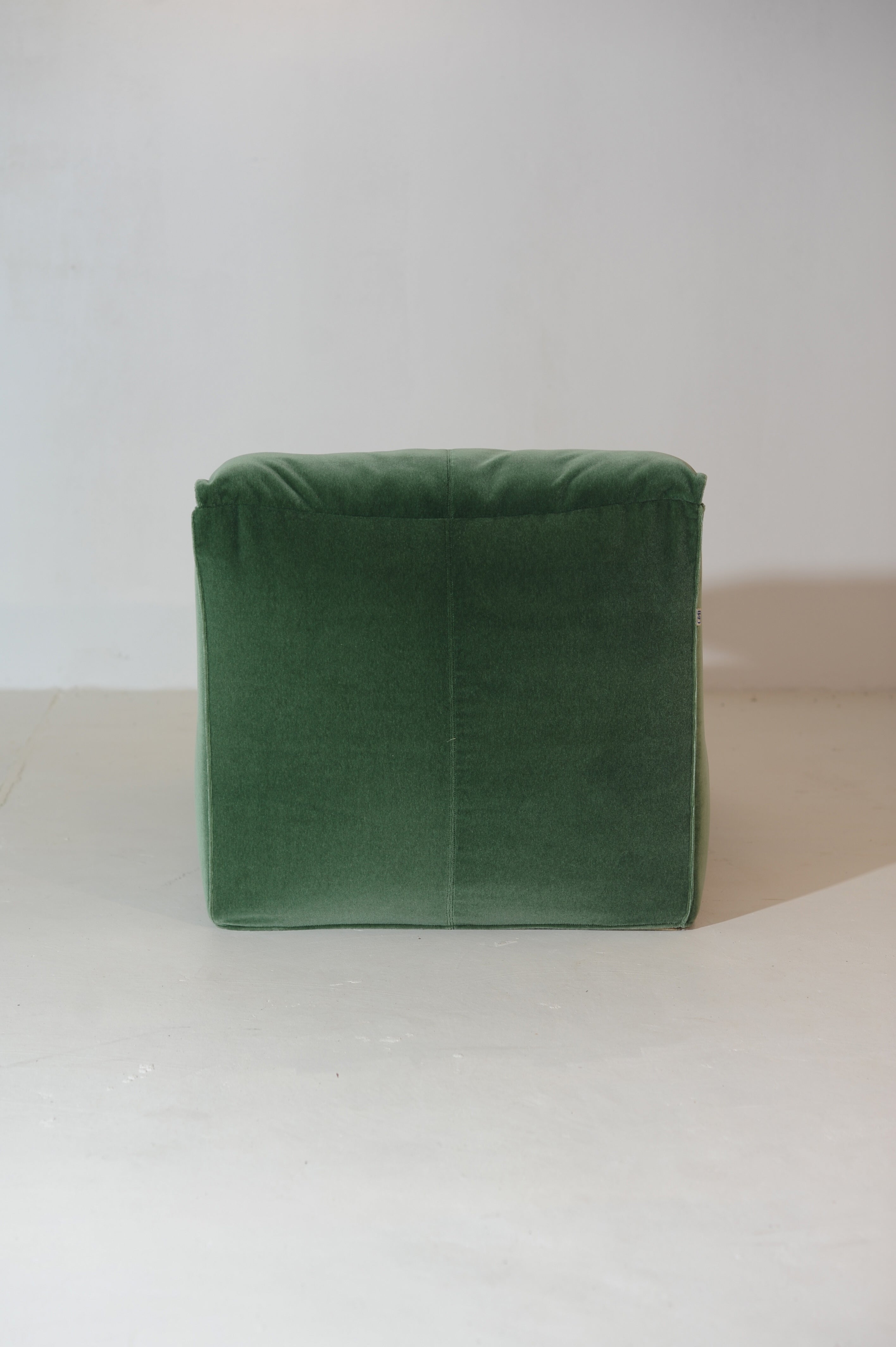 Le Bambole Chaise Lounge by Mario Bellini in Green Velvet Mohair Italy, 1971