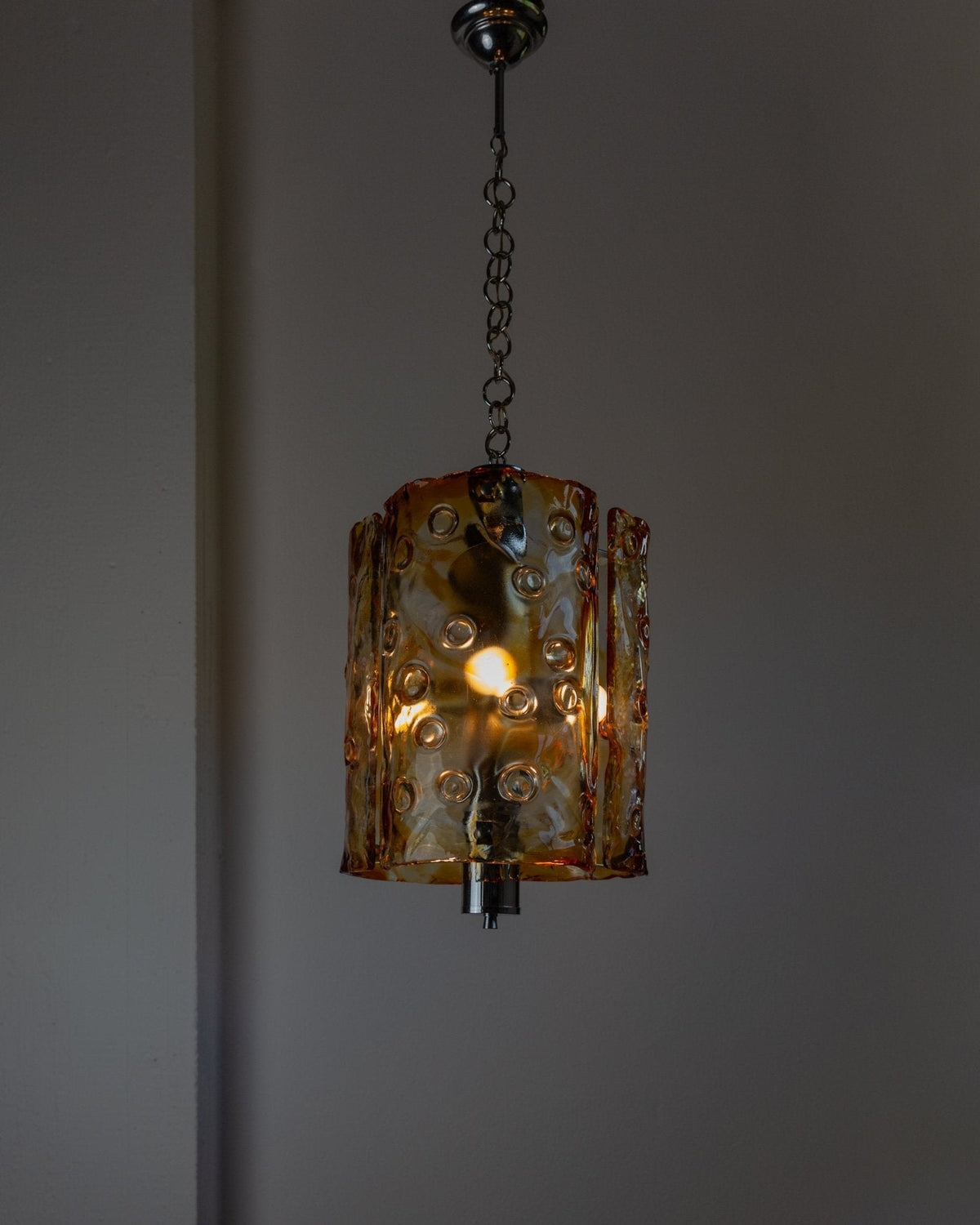 Large vintage Murano glass ceiling lamp by Toni Zuccheri for Mazzega - Italy 1970s - clear and orange glass, chrome - MCM chandelier — side angle