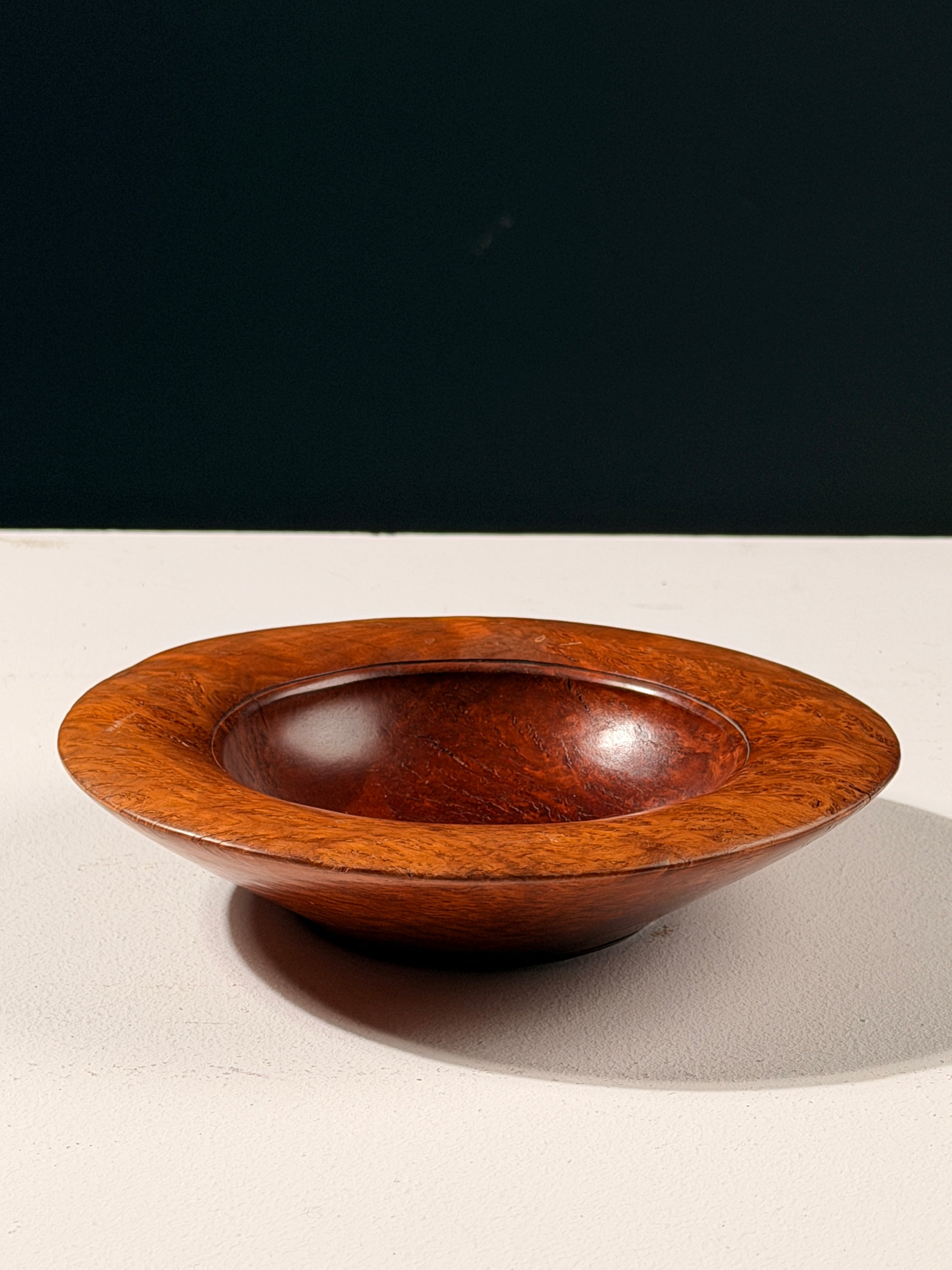 デザイナー、カイ・フランクによるChestnut Bowl Coolabah Burl Wood Catchall Bowl by Figuresdesign