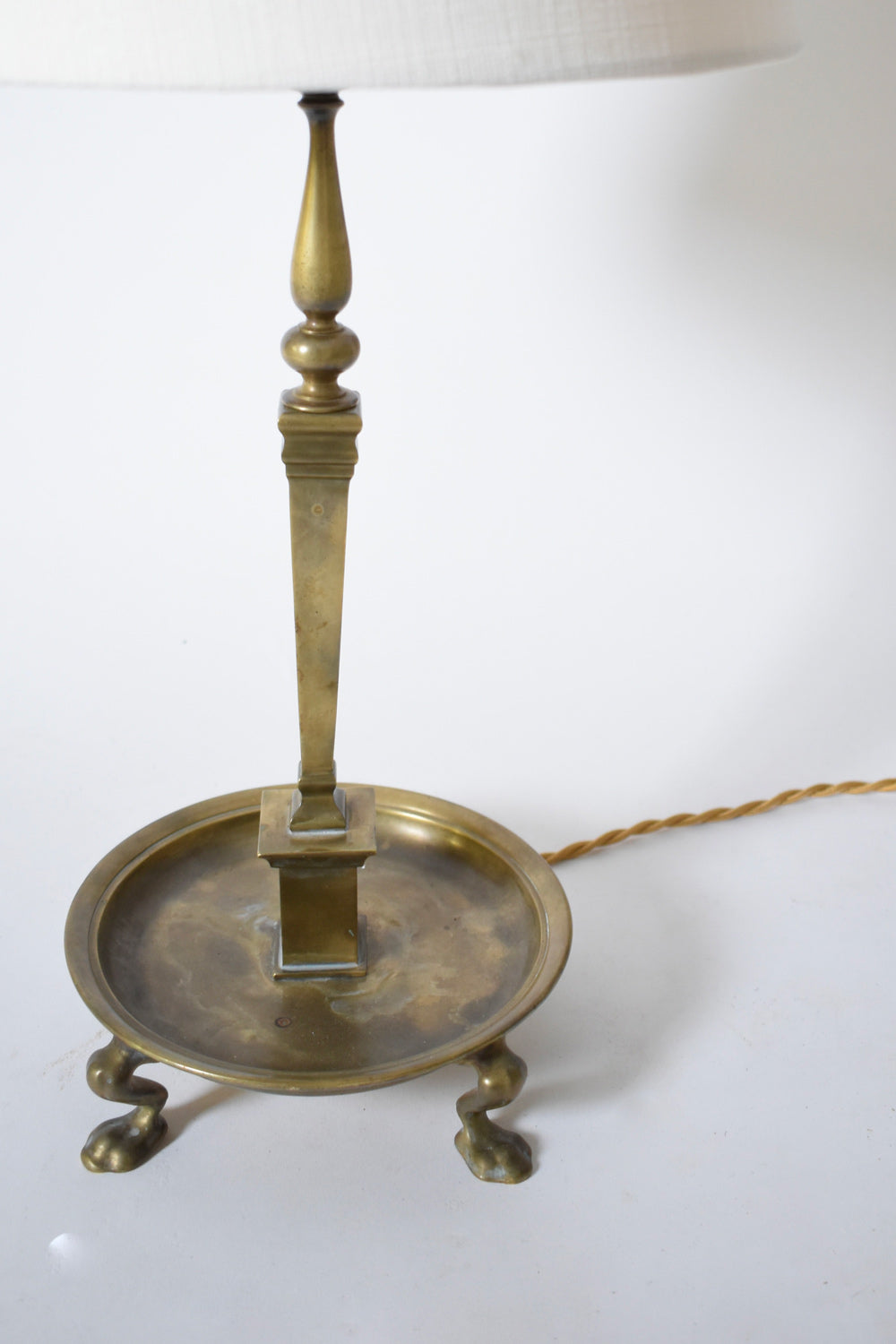 Quadripod lion paws bronze lamp, 1960s — close-up