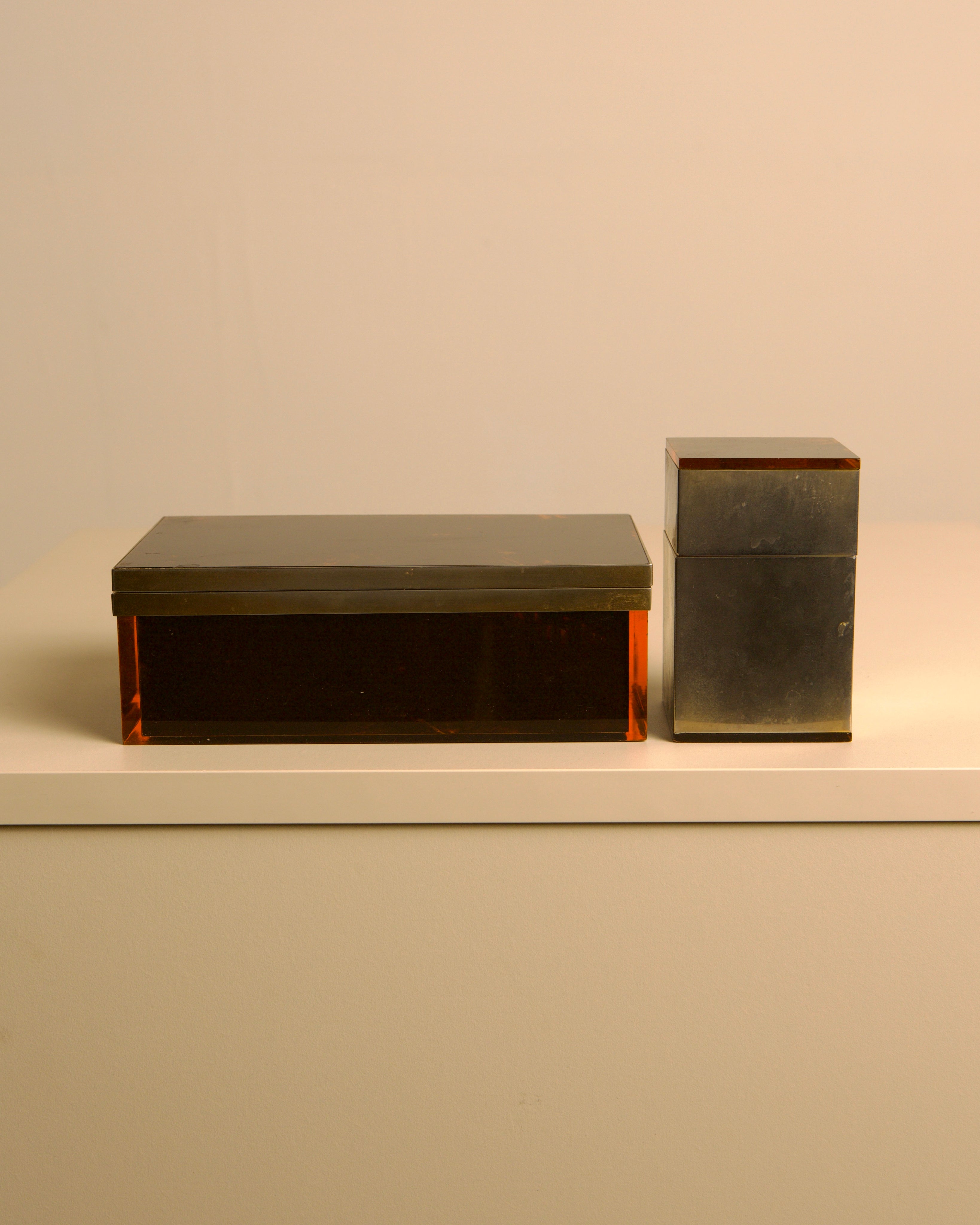 Italian Hollywood Regency box in faux tortoiseshell lacquer and brass with matching lighte — side angle