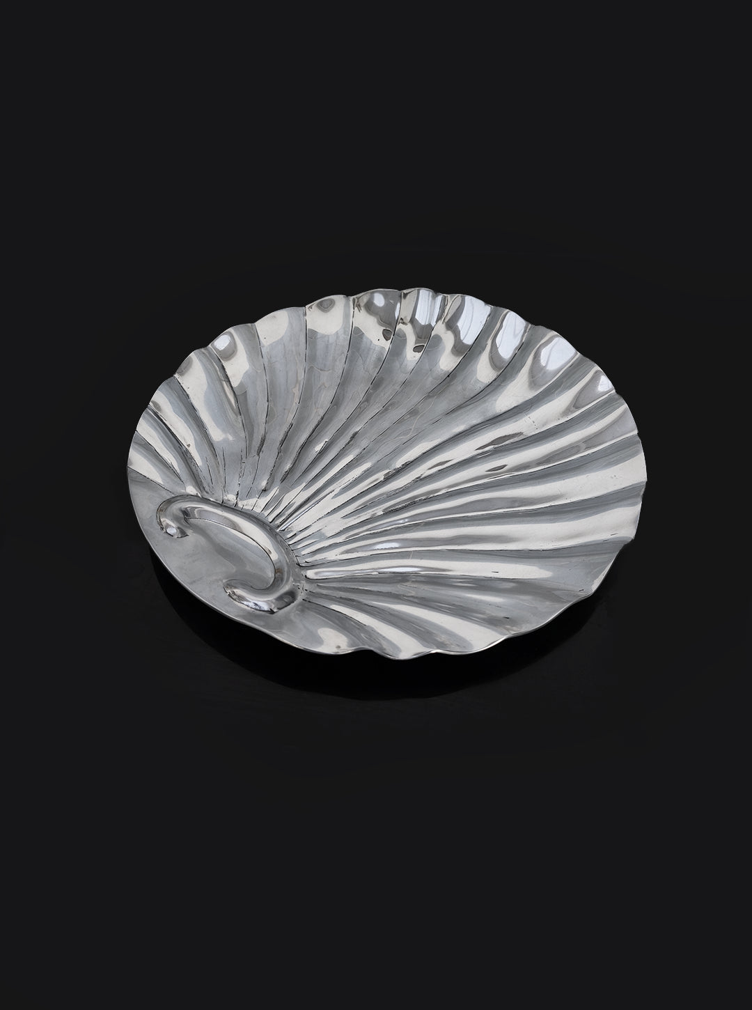 Large Shell Dish — detail view