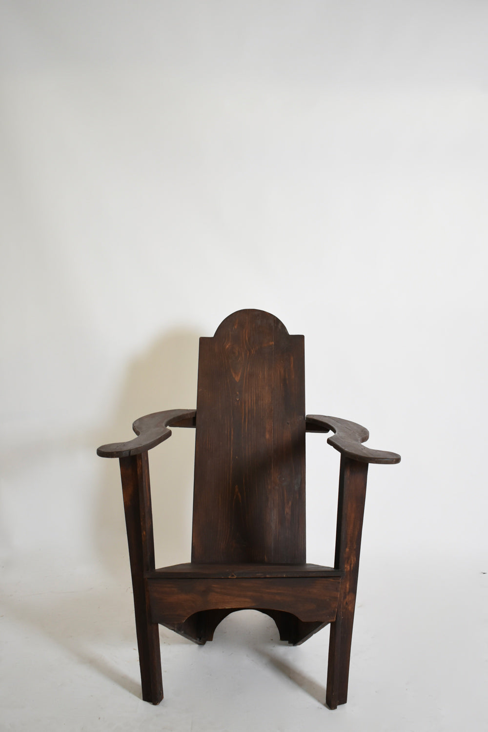 Important Alentejano armchair — side angle