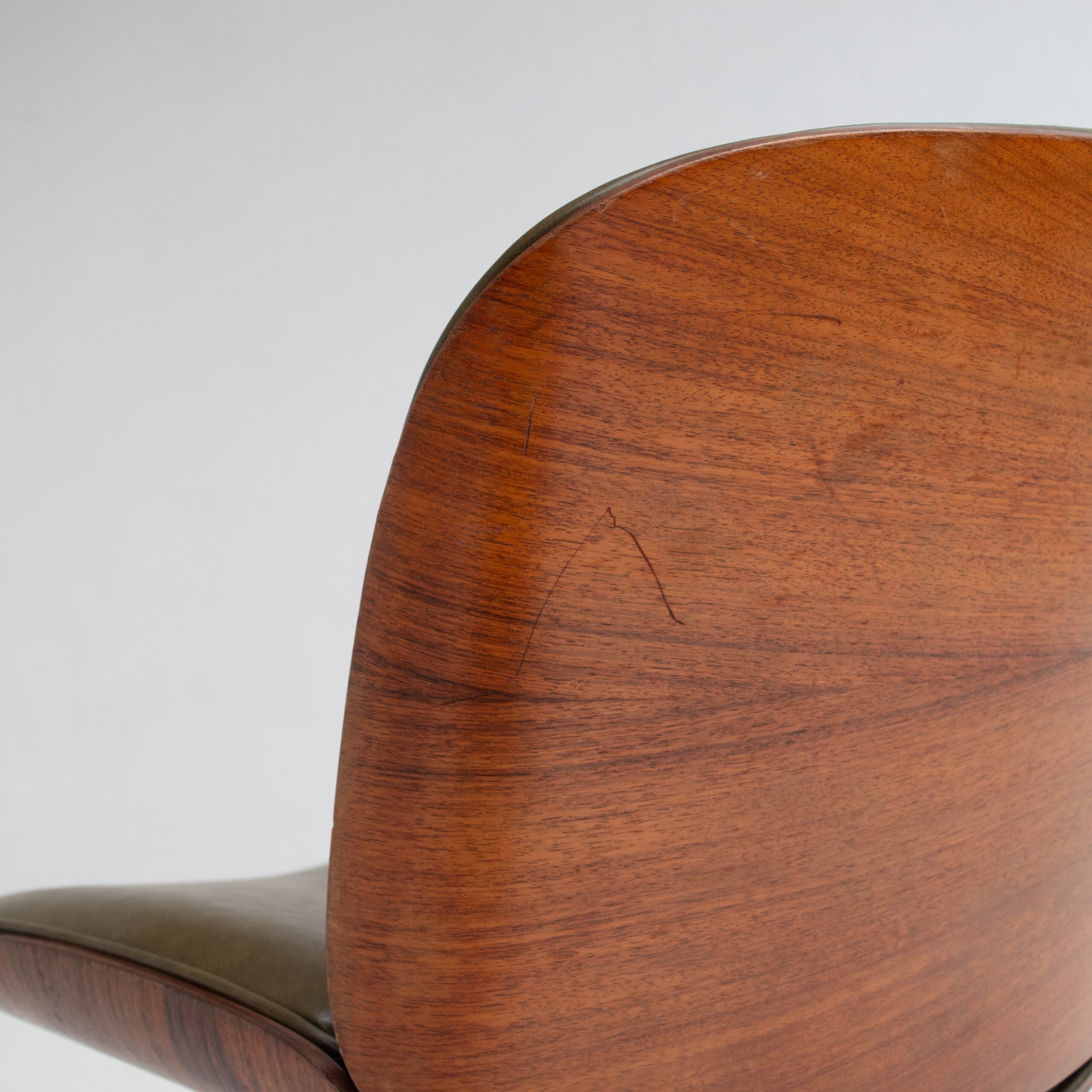Ico Parisi Office Chair in Wood and Metal — close-up of wooden backrest detail