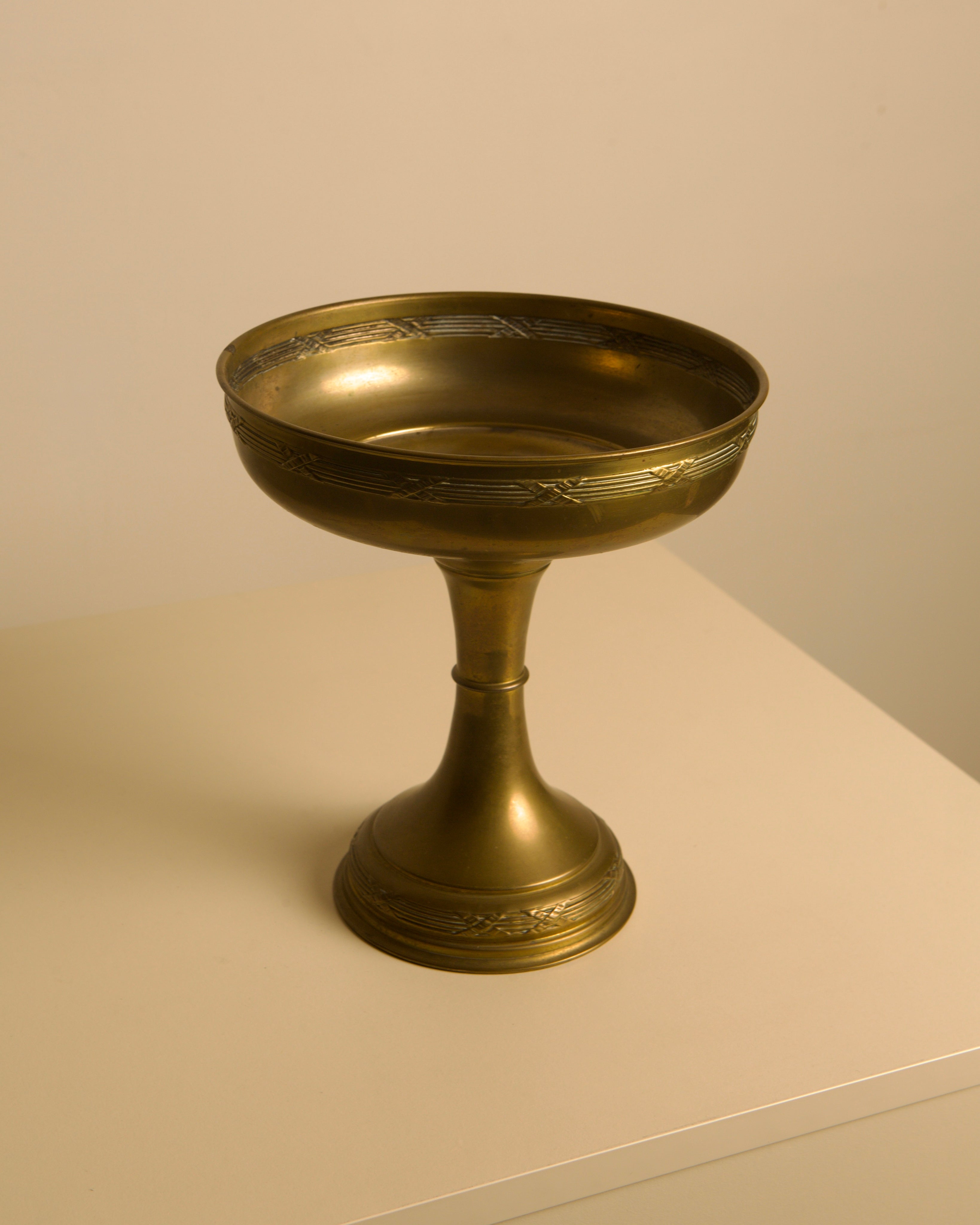 Italian brass bowl, 1960s — close-up of polished brass finish