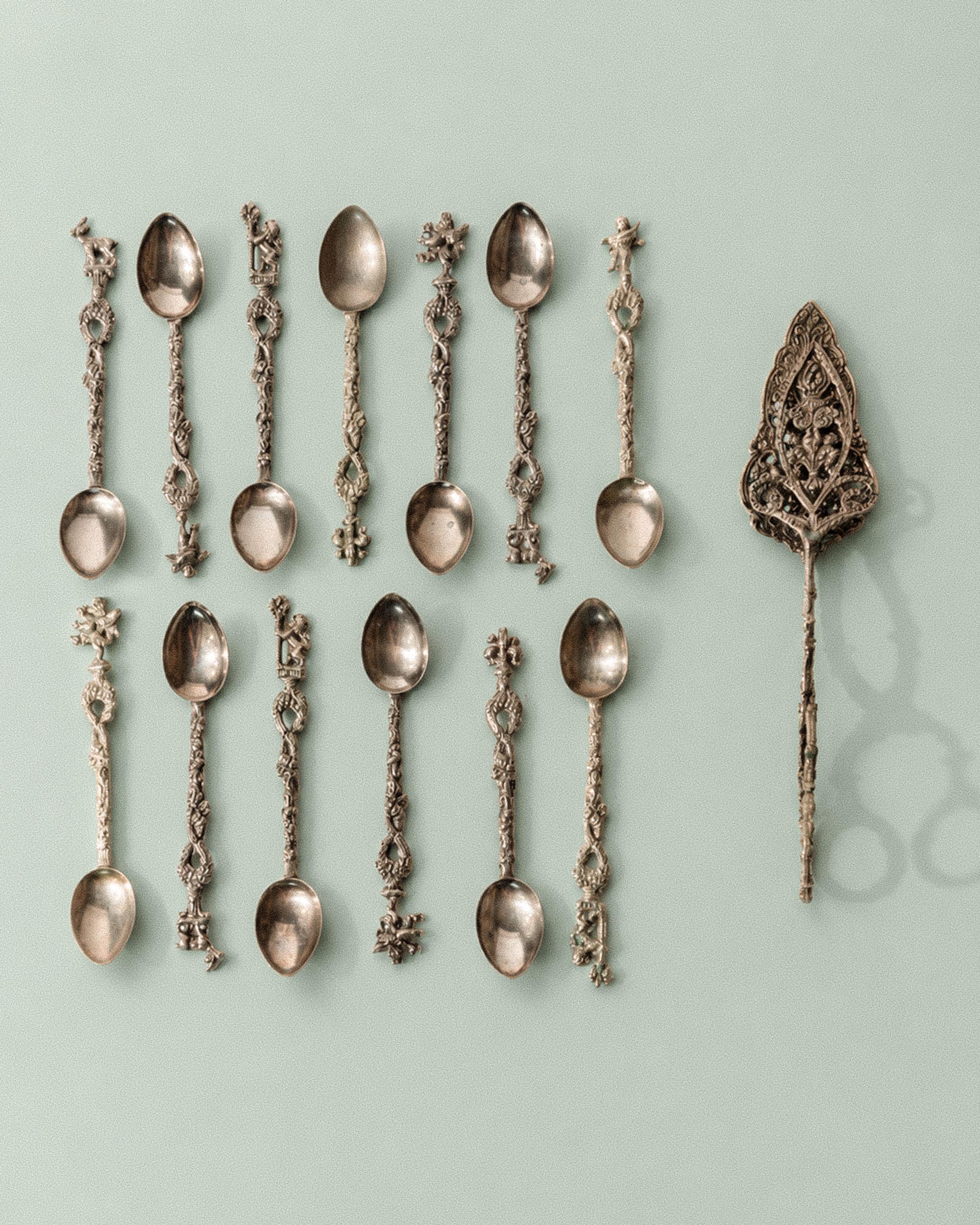 Vintage 1930s Silver Plated Tea and Cake Serving Set, 13 Ornate Spoons with Heraldic Figures and 1 Cake Server, Italian Tableware, Gift Idea — view 13