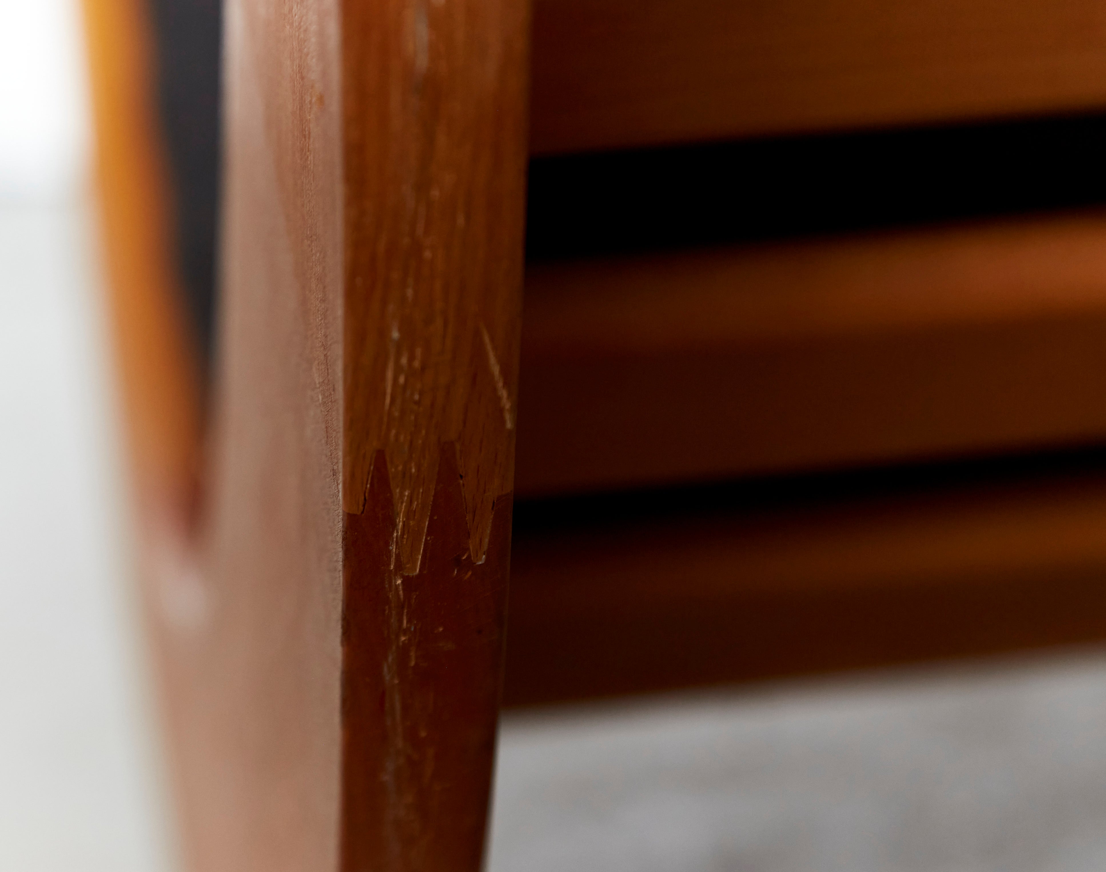 Tandem Relaxer 2for2 Rocking Chair by Verner Panton for Rosenthal — close-up of wooden arm detail