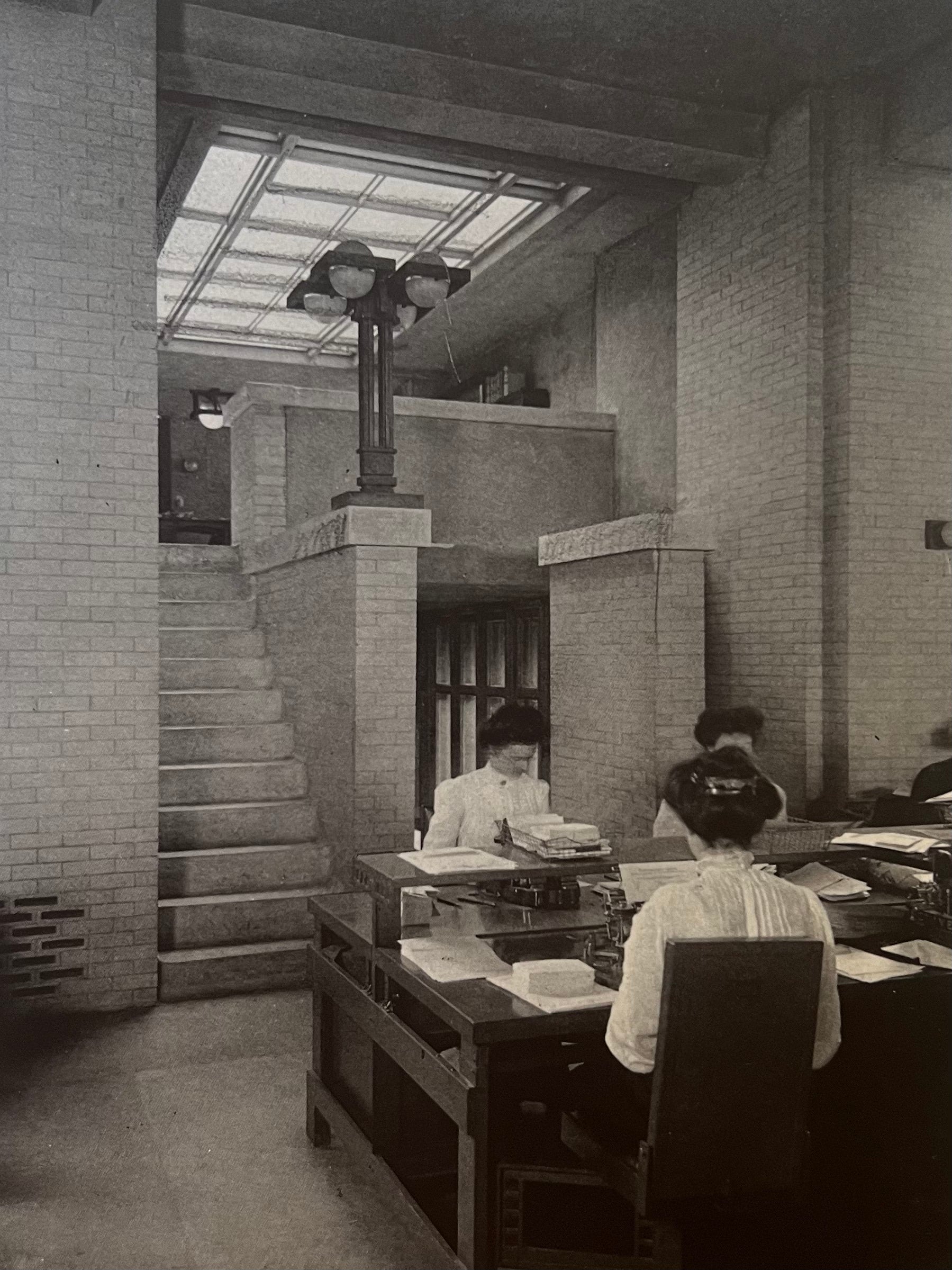 Frank Lloyd Wright - Architecture Book | The Oblist