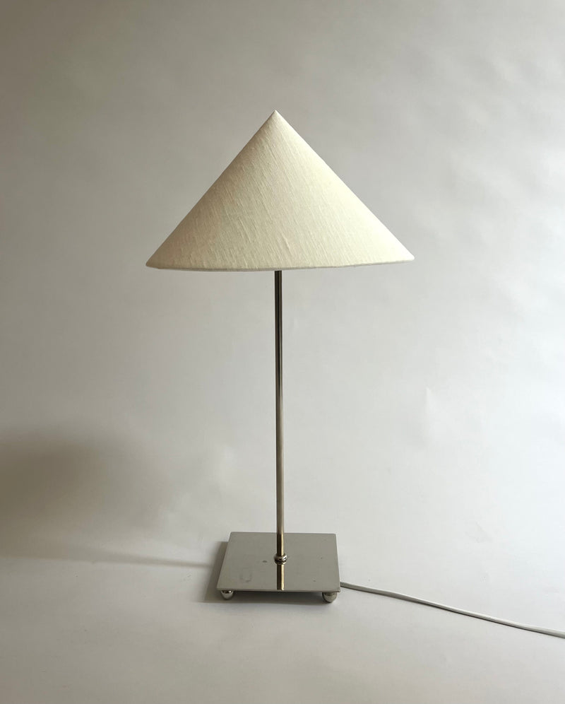 Levento blanco table lamp by SÒLER | The Oblist — modern metal and fabric design