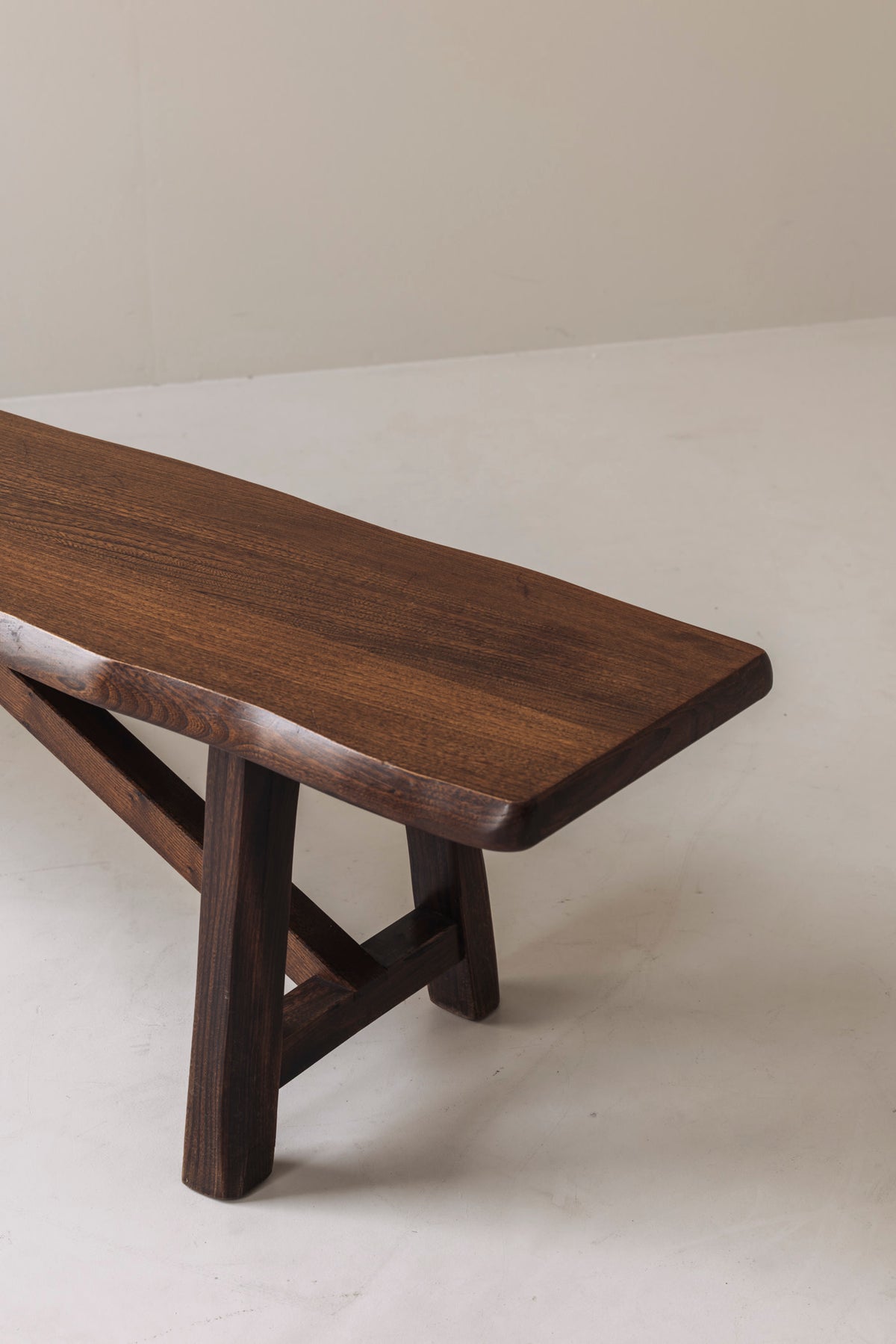 Sculptural Bench in Solid Elm by Aranjou, France, 1960s — close-up