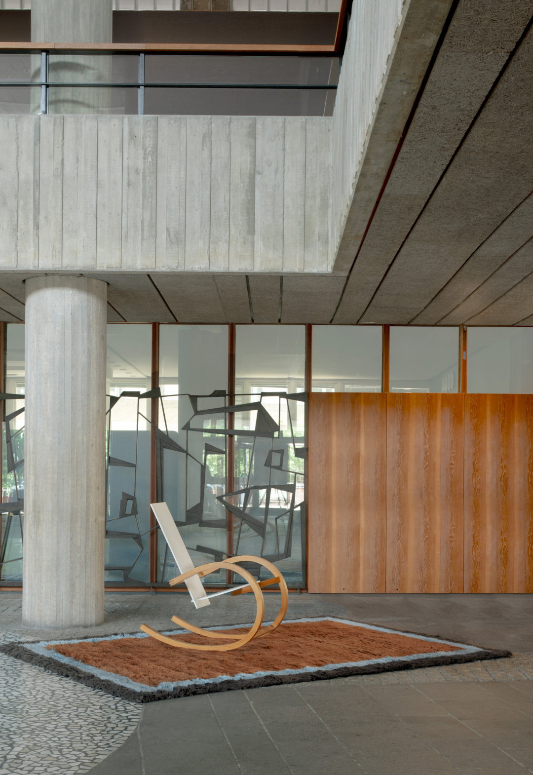 'Shaggy' Handwoven Rug in New Zealand Wool, Edge Amber — detail view