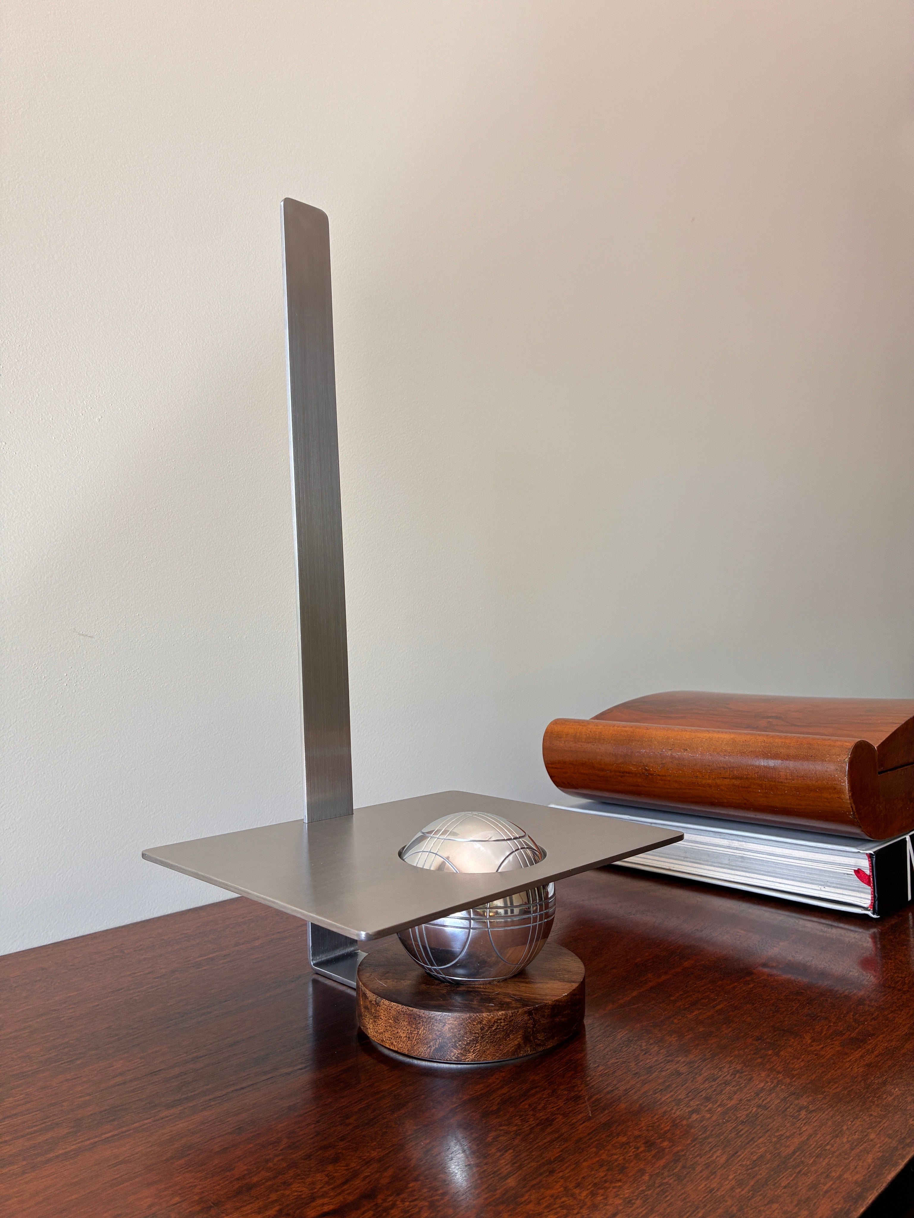 Mimi Easel — side angle