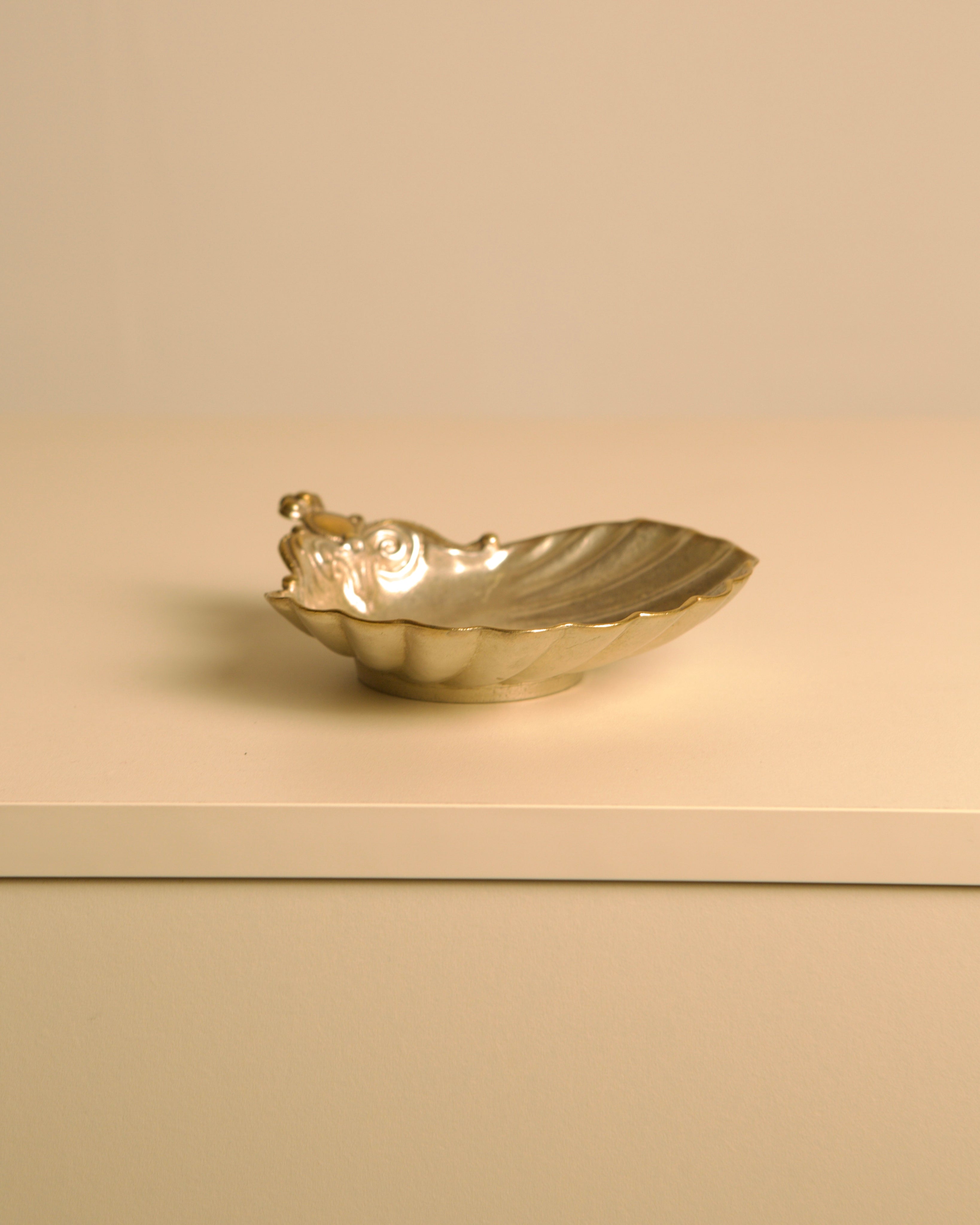 Italian Shell-shaped Vide-poches in Silver-plated Brass, 1950s — side angle showing detailed shell design
