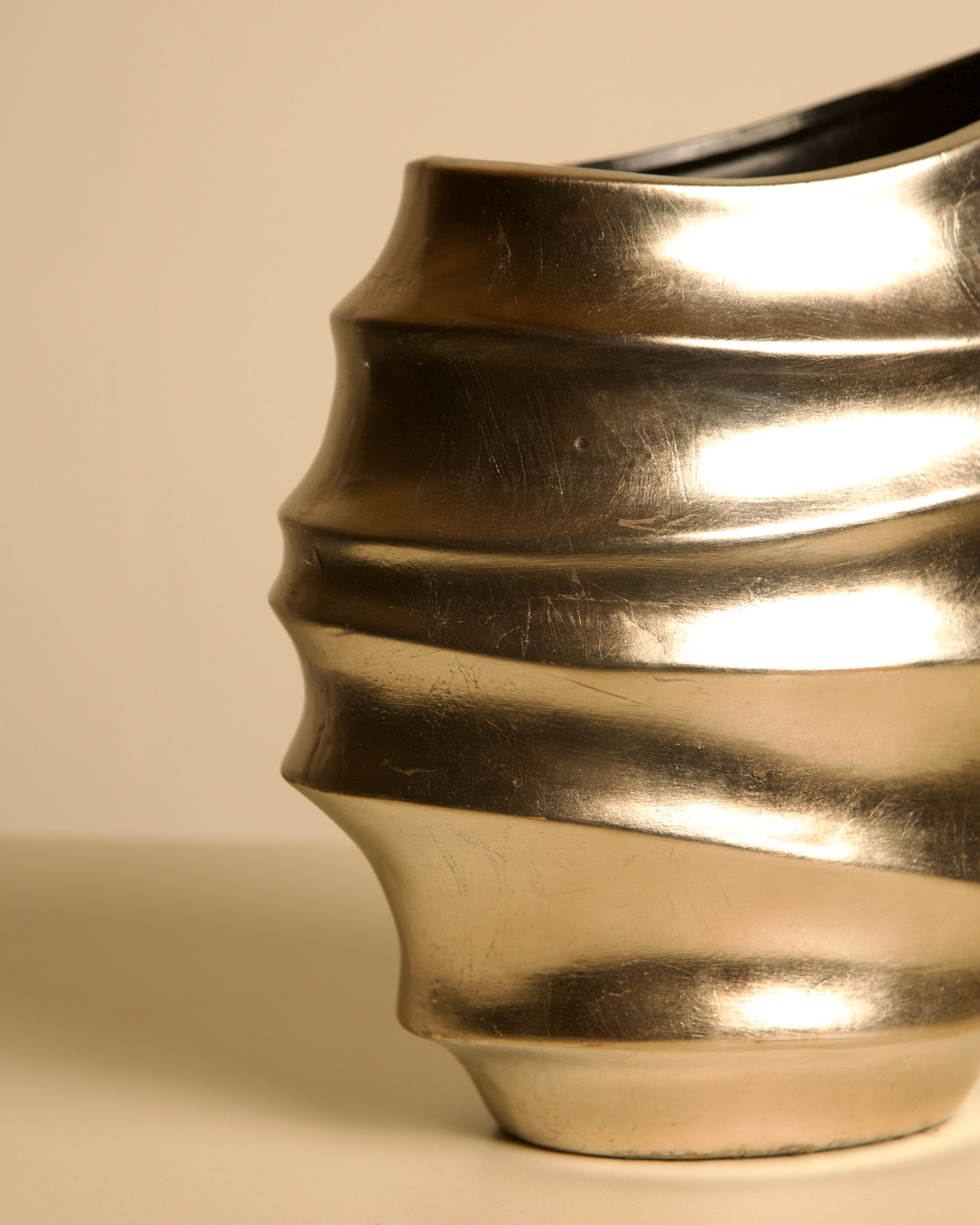 Large Italian Ceramic Vase "Draped" 80s — close-up of metallic surface detail