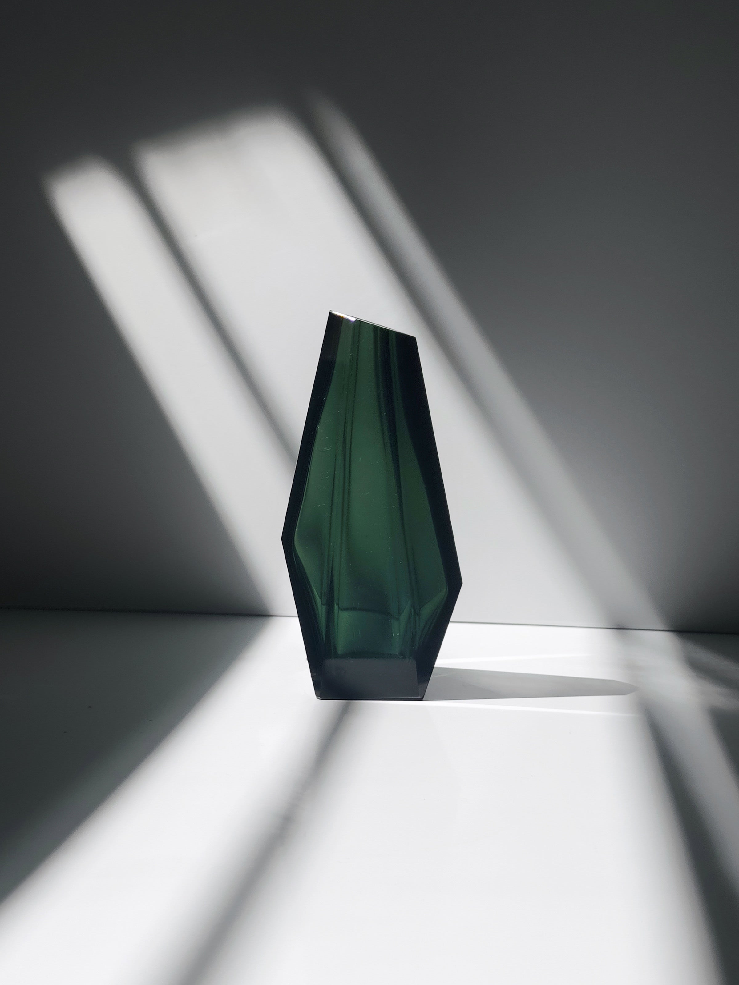 Emerald color vase - French Art deco 1940s — lifestyle setting