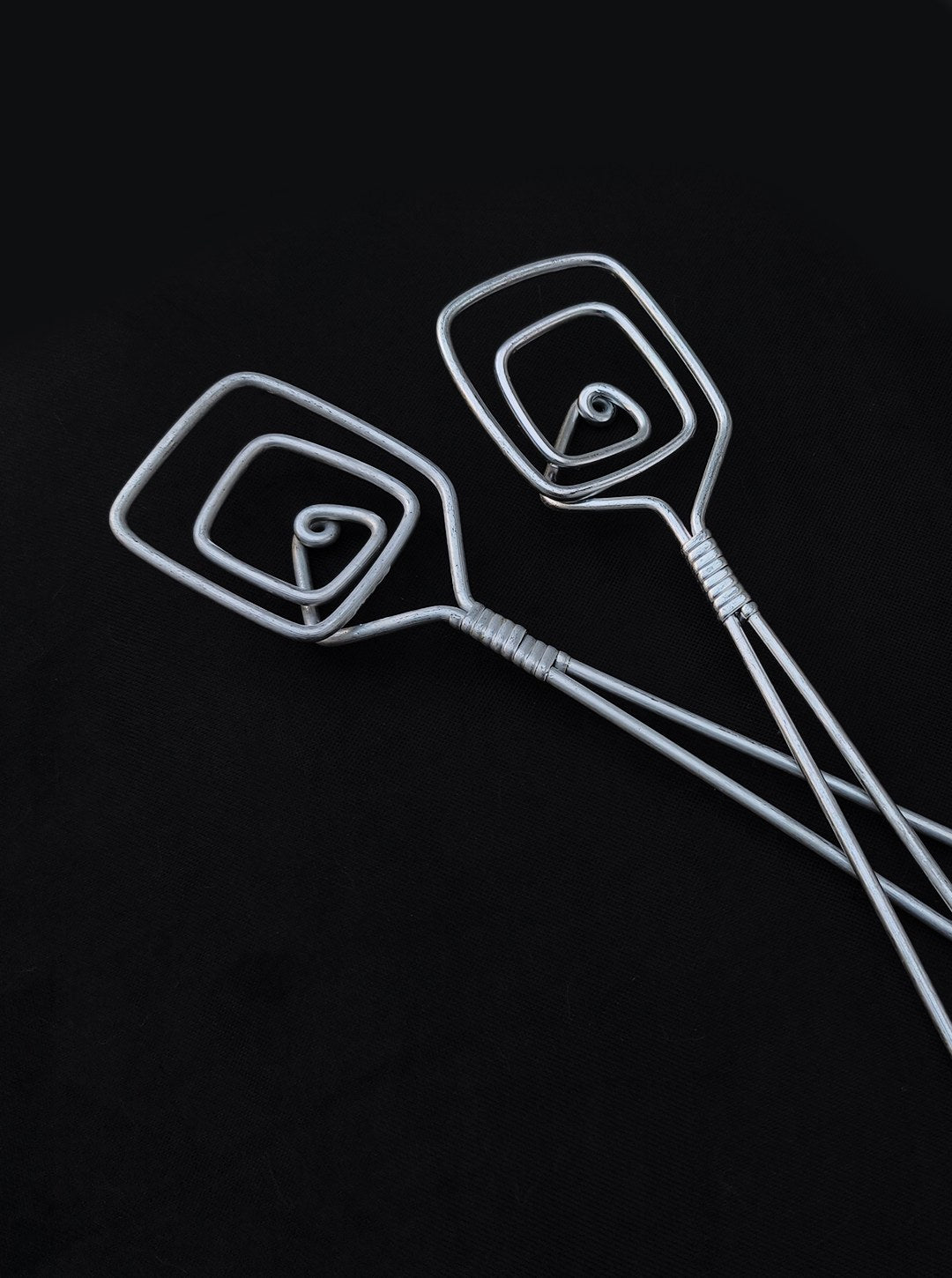 80's Salad Servers — top view of twisted metal design