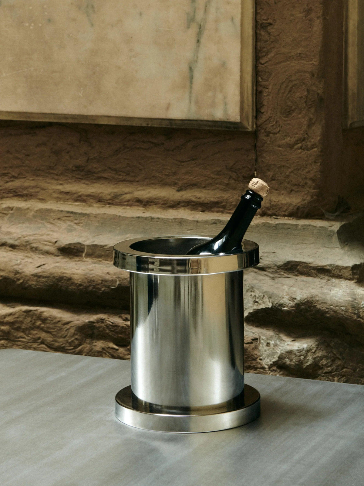 METAL WINE COOLER — close-up