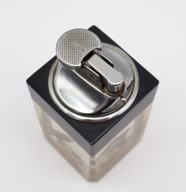 1970s Sculptural Lucite Table Lighter with Inset Oyster & Pearl — close-up