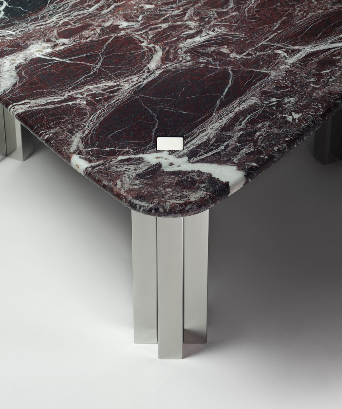 Tripodal table — detail view