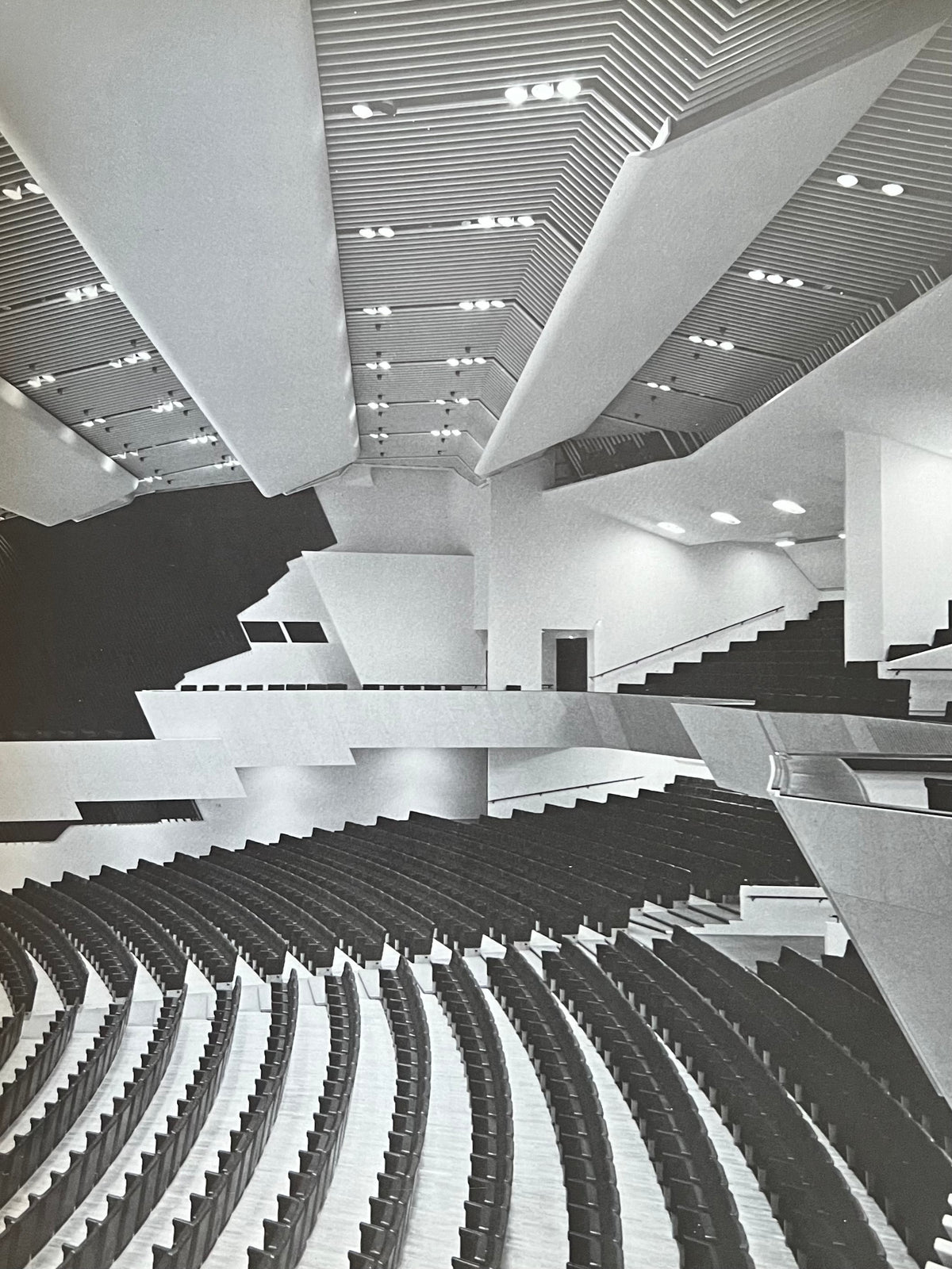 GA Document Special Issue 1: 1970–1980 - Architecture Book — side angle