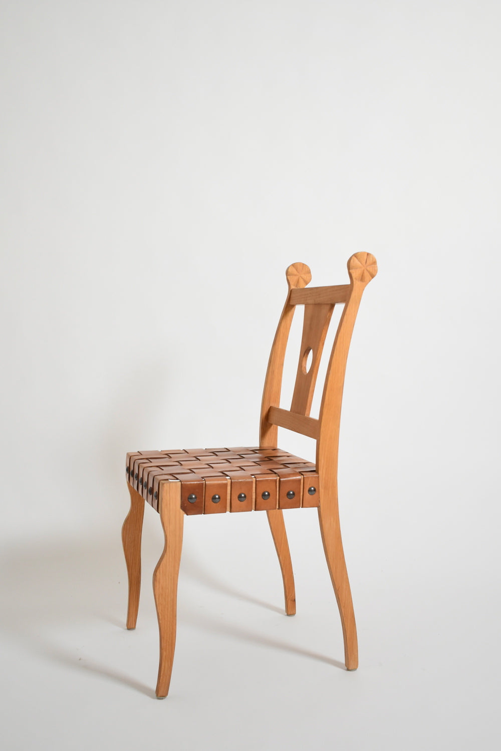 Pair of etruscan oak and leather chairs, 1970s — detail view