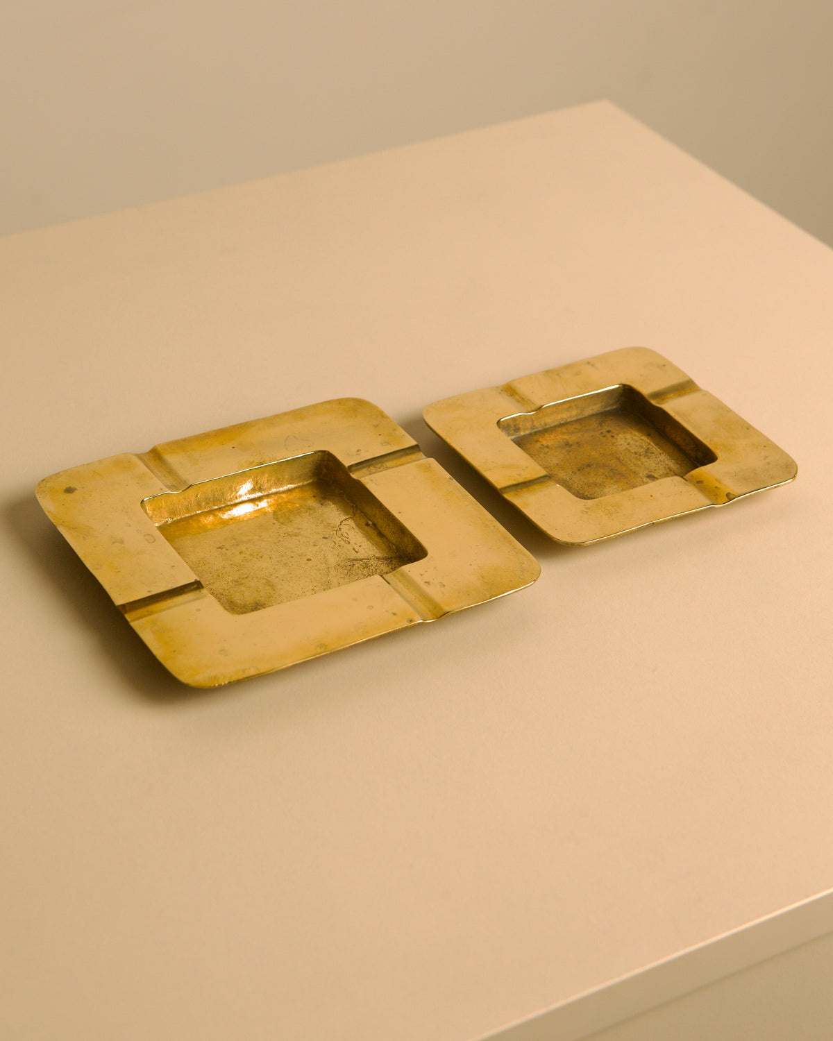 Pair of Italian hammered brass ashtrays, 1960s by Treaptyque | The Oblist
