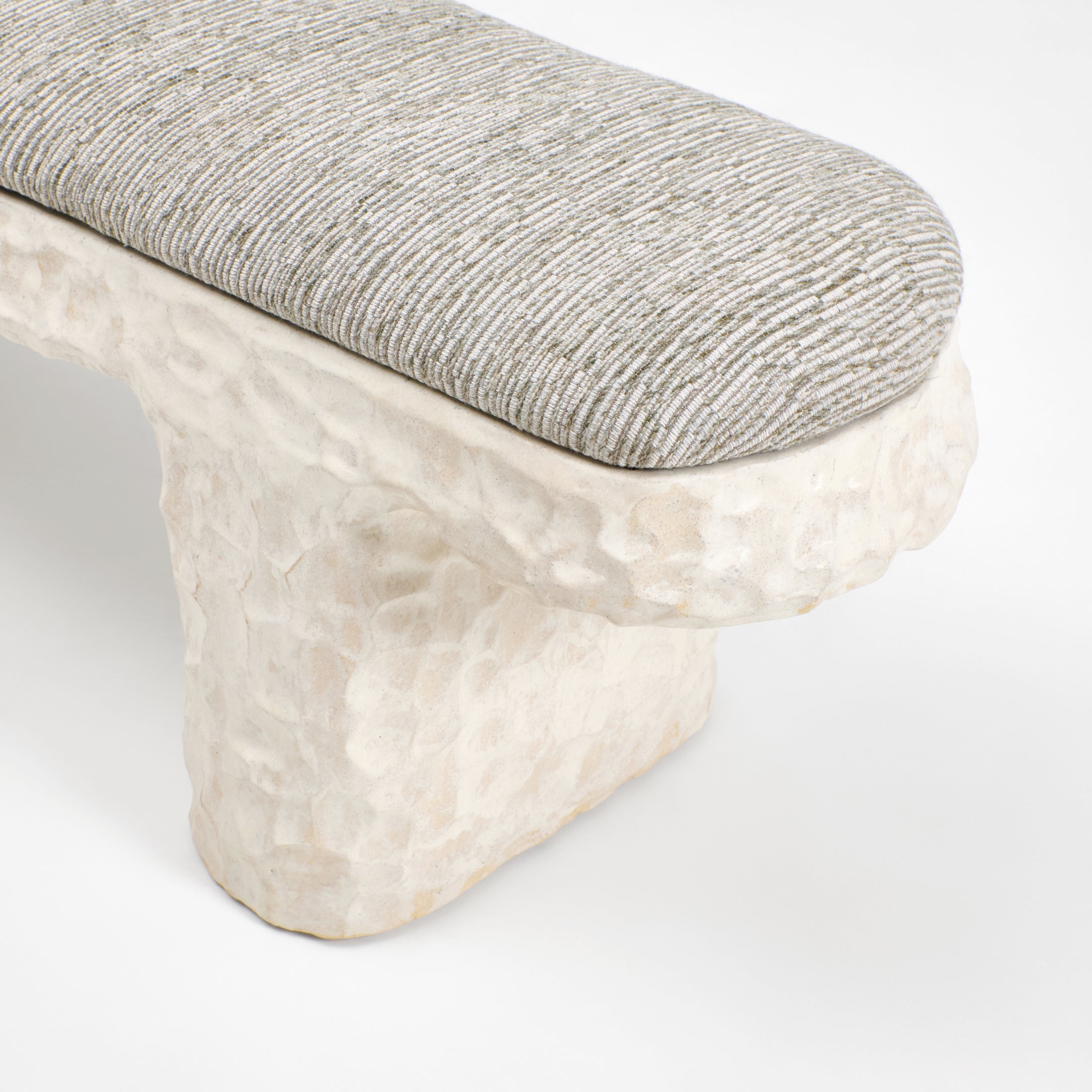 Perícia Ceramic Bench — close-up of textured ceramic base with gray fabric