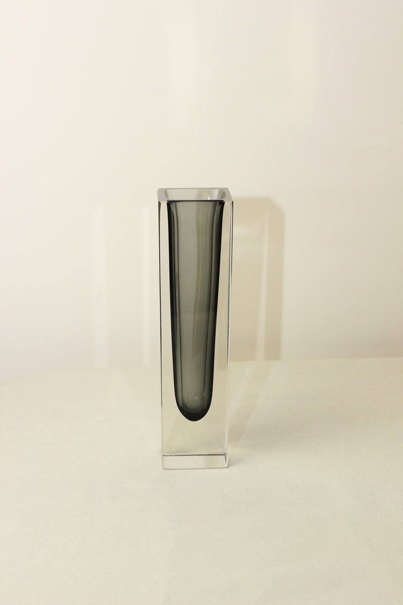 JARRÓN MURANO SMOKE — close-up of smoky glass texture