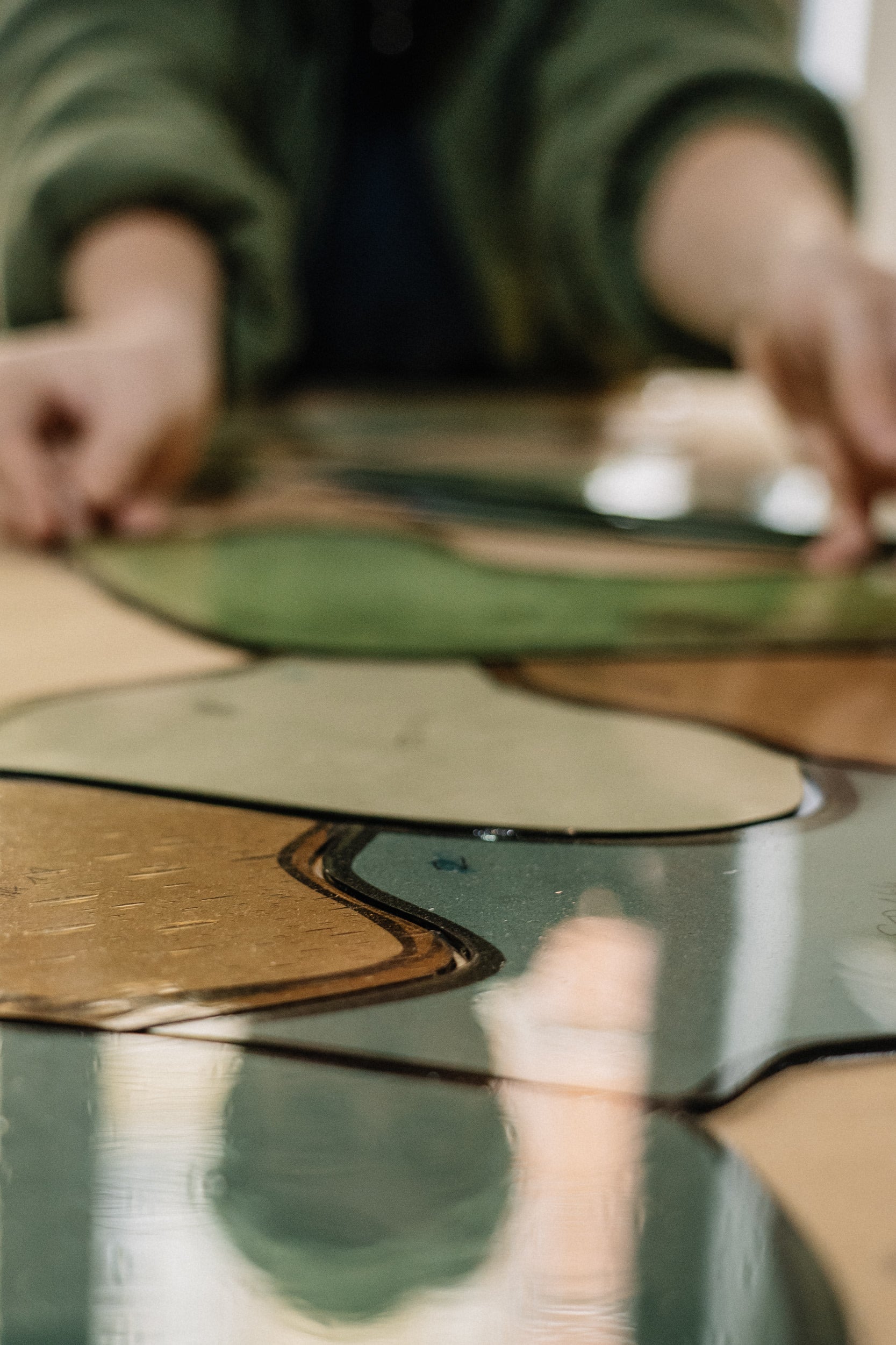 IRATY coffee table Vitrail church glass — in context