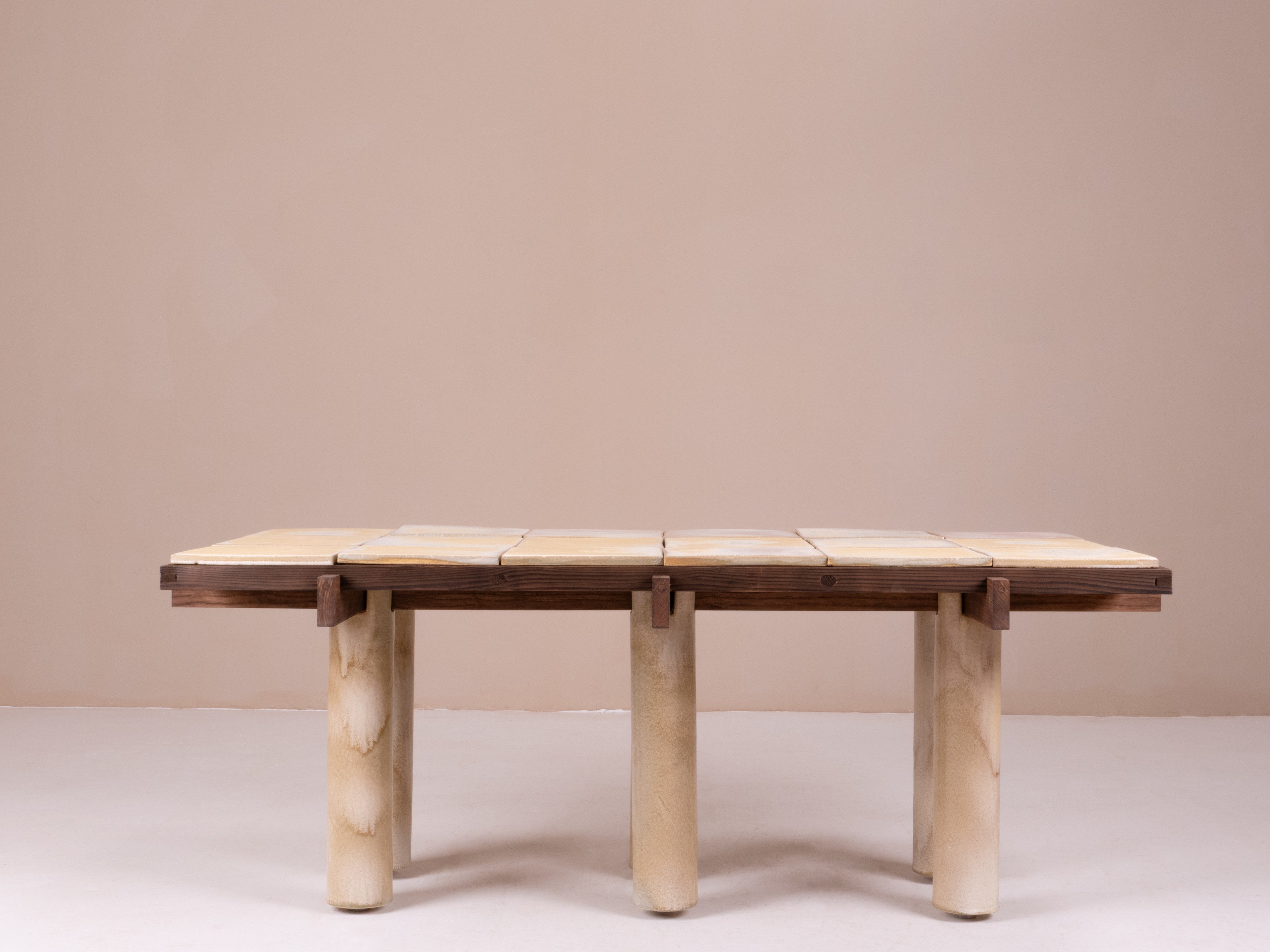 Wabi-Sabi Coffee Table in Wood & Clay - "La Taulo" Collection — detail view