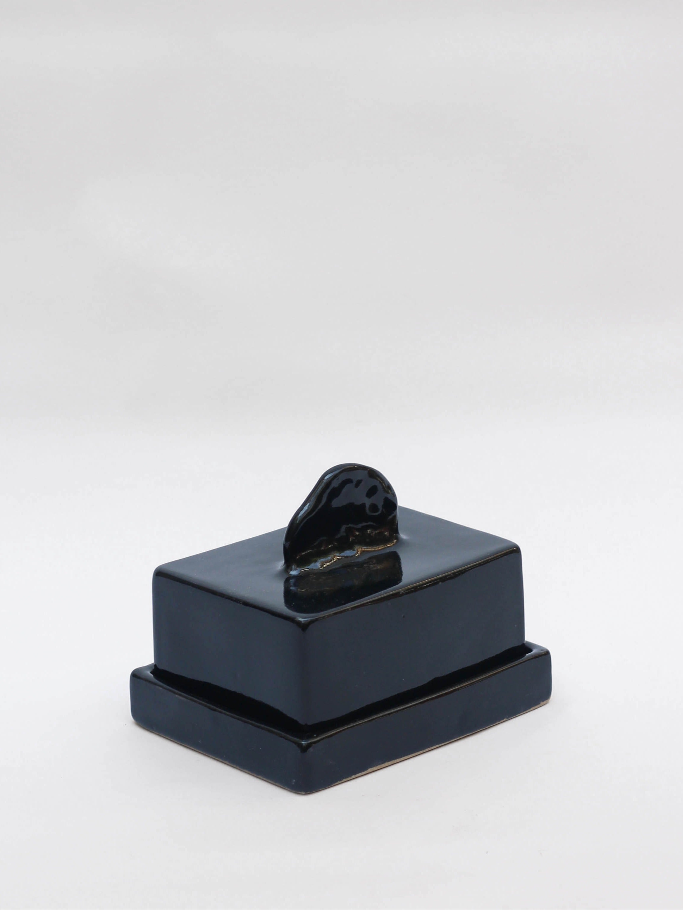 Stoneware butterdish by Céju | The Oblist