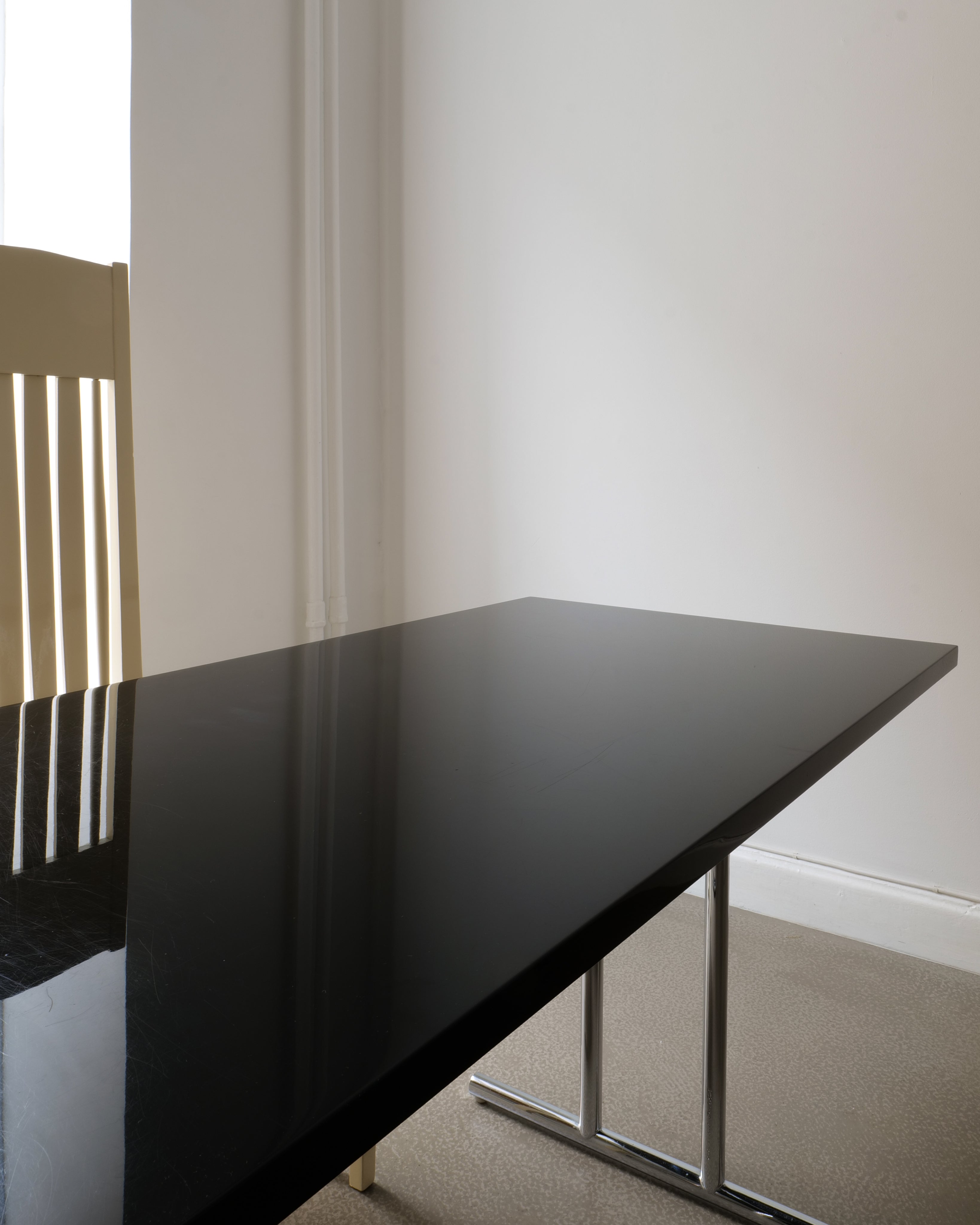 Table extensible Lou Perou par Eileen Grey