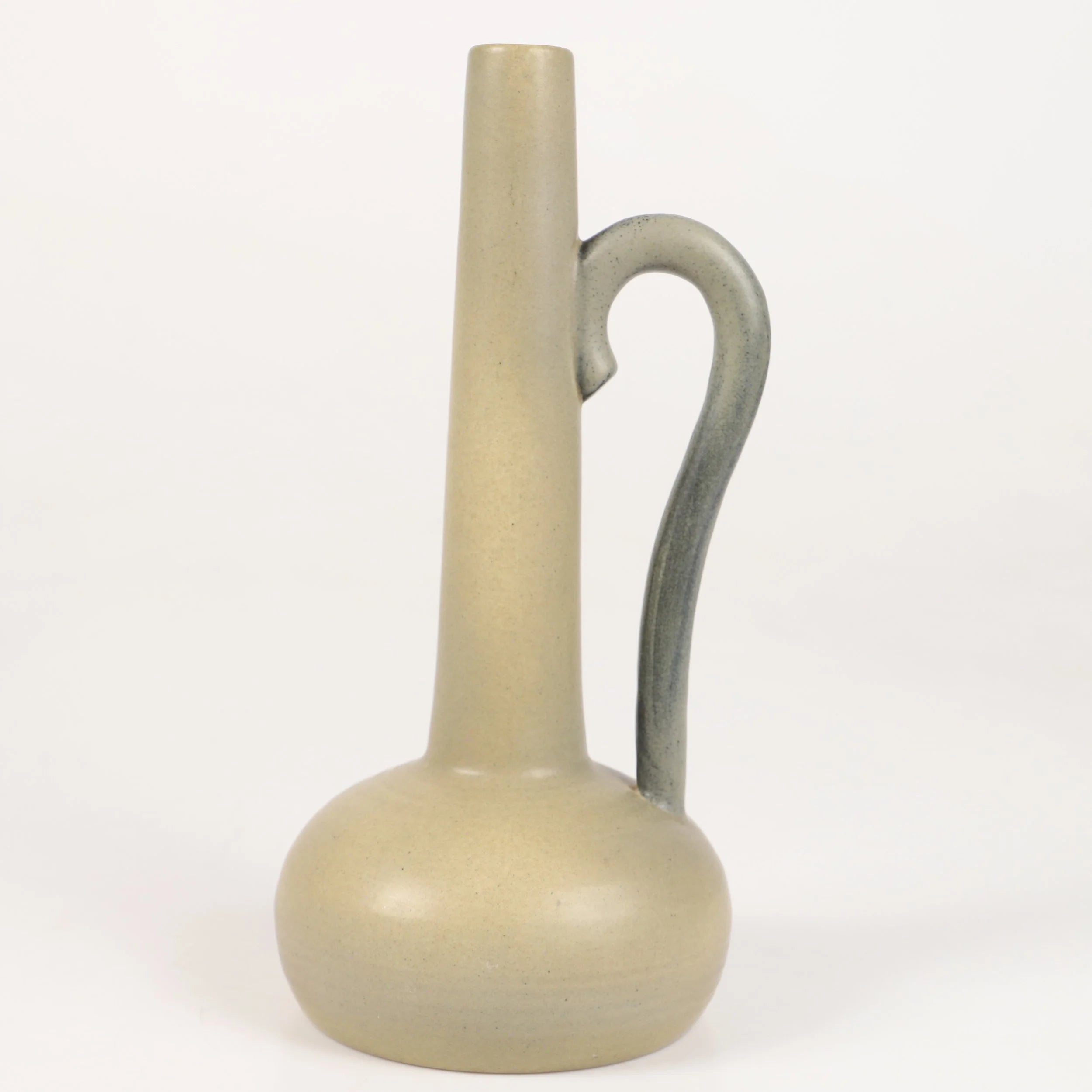 Ceramic Jug with exaggerated handle, by Åke Holm (1900–1980) — detail view
