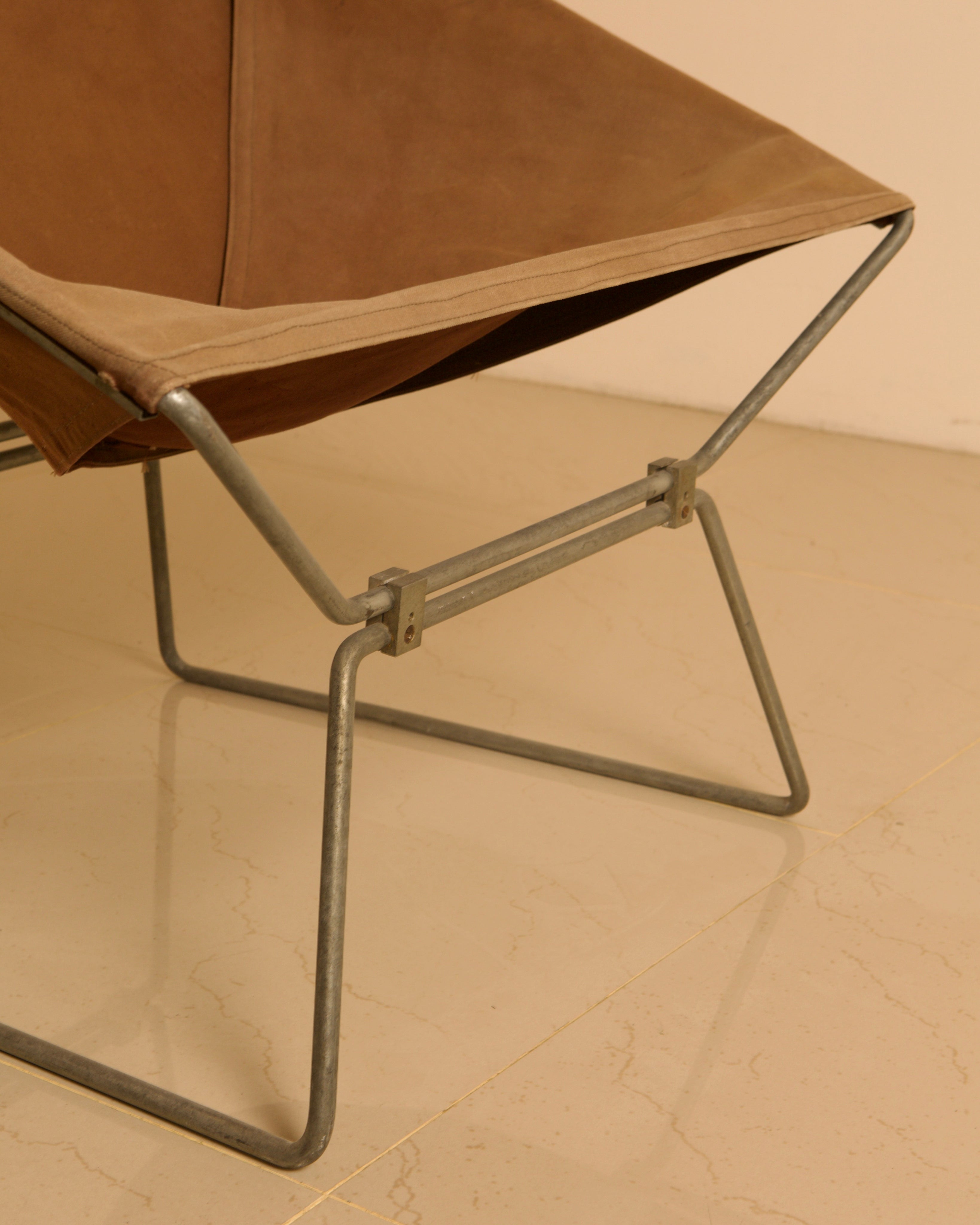 AP-14 Armchair in Canvas by Pierre Paulin for AP Polak, 1950s — close-up of brown canvas seat and metal frame