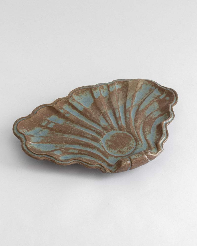 Shell-Shaped Art Deco Ceramic Dish by Allan Ebeling, 1930s — close-up