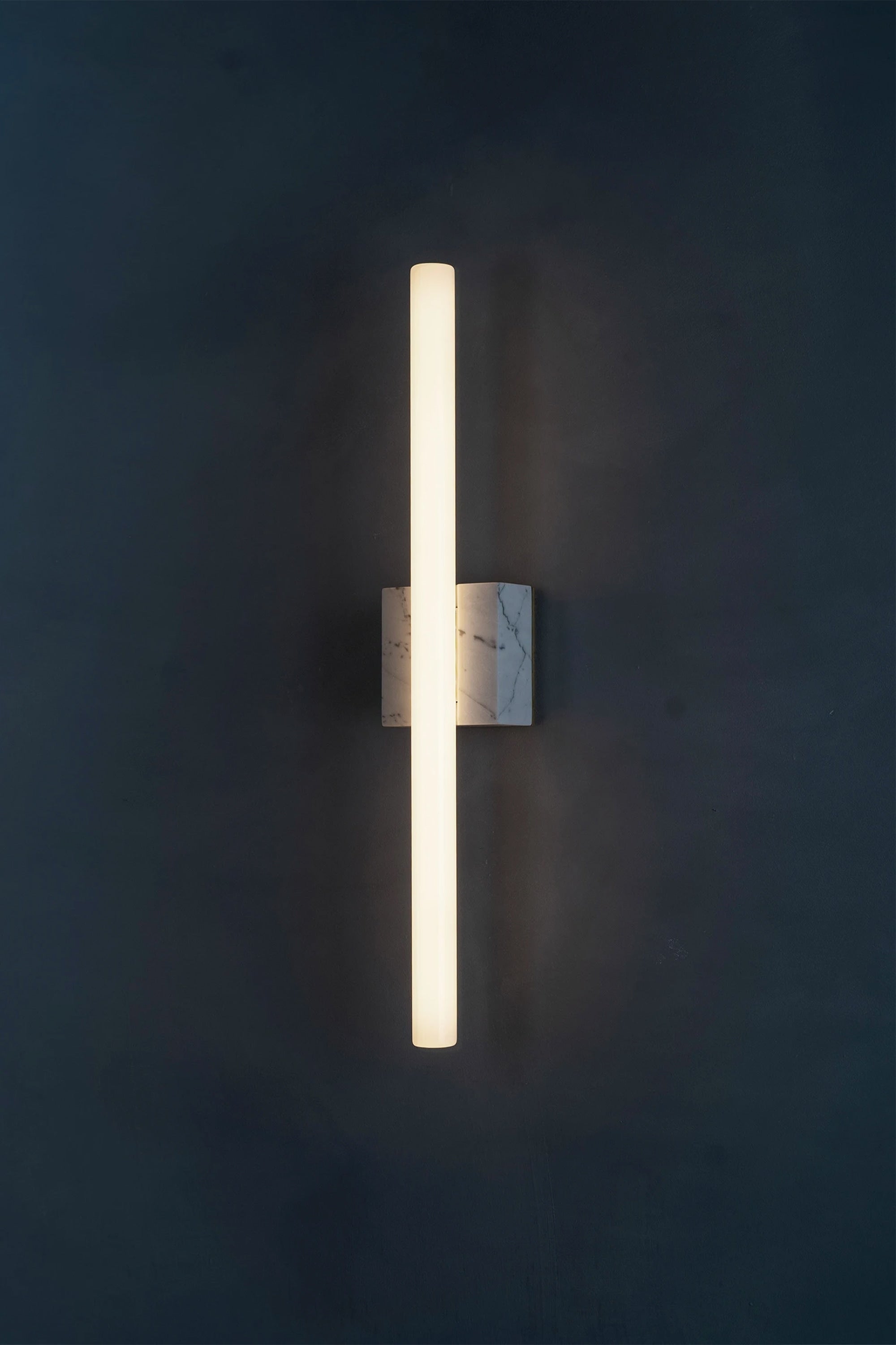 NEA MARBLE 50 — close-up of marble base with illuminated light bar